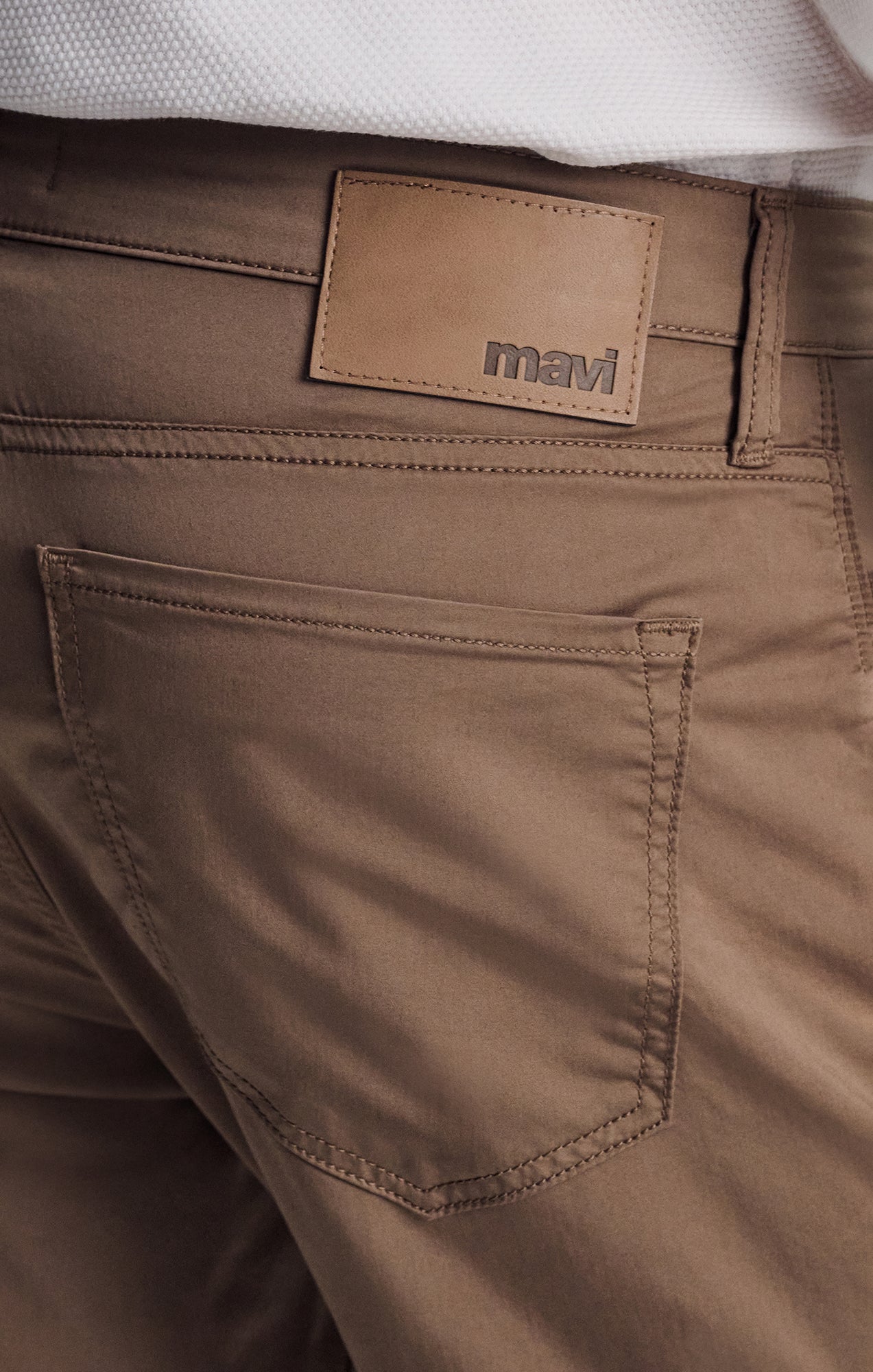 MARCUS SLIM STRAIGHT LEG IN COFFEE CITY SMART - Mavi Jeans
