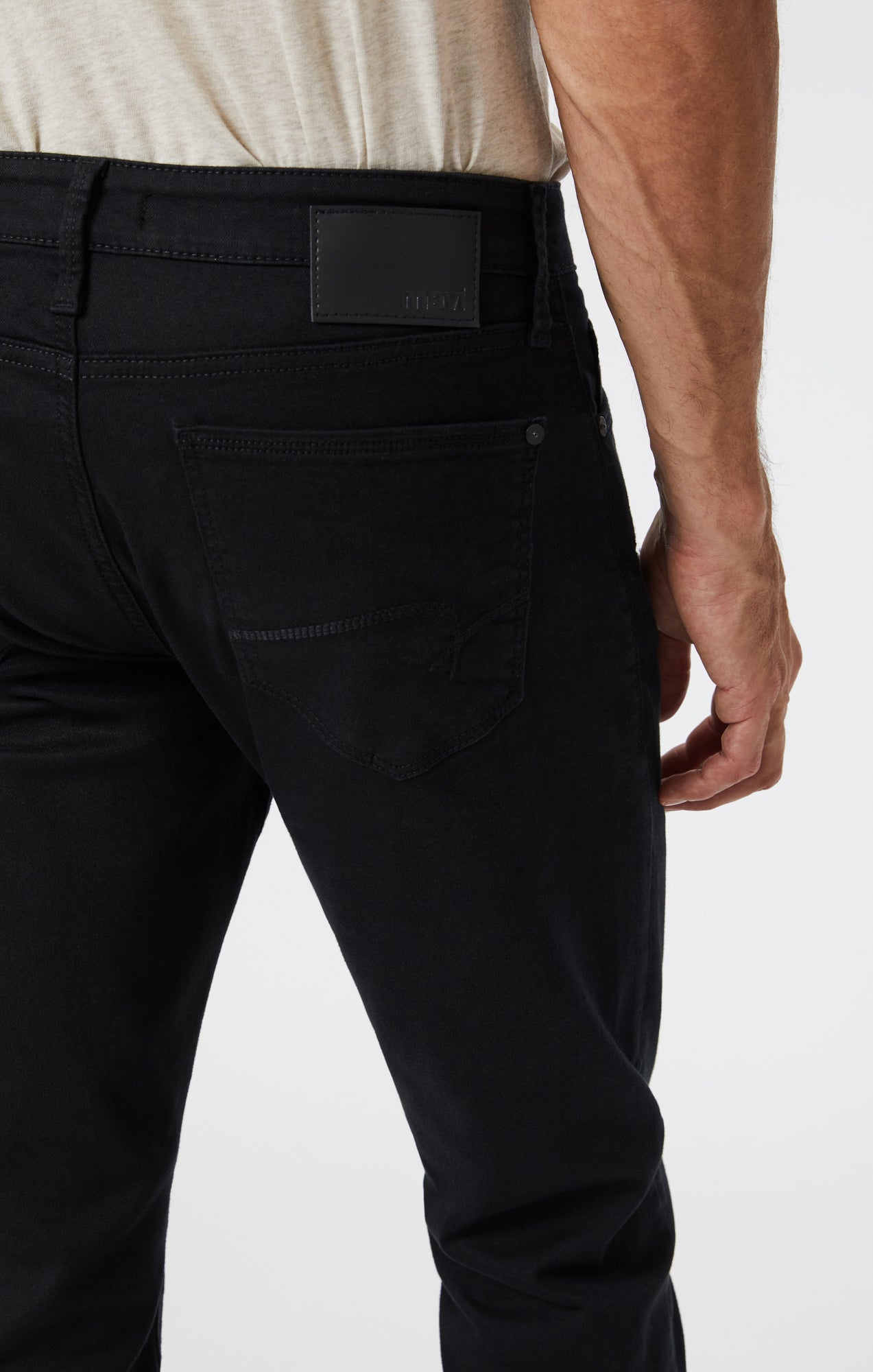 MARCUS SLIM STRAIGHT LEG IN DOUBLE BLACK SUPERMOVE - Mavi Jeans