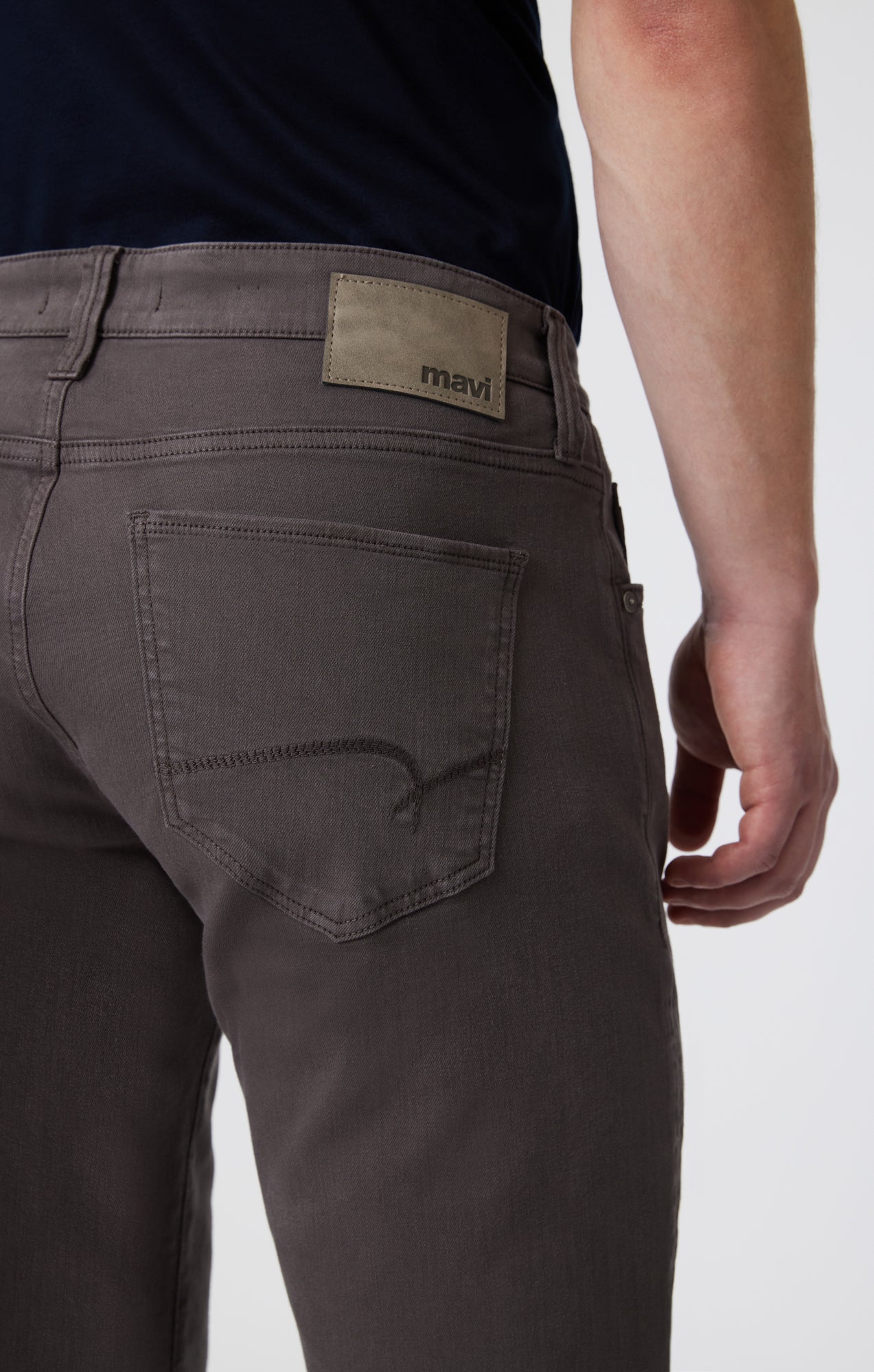 MARCUS SLIM STRAIGHT LEG IN EARL GREY SUPERMOVE - Mavi Jeans