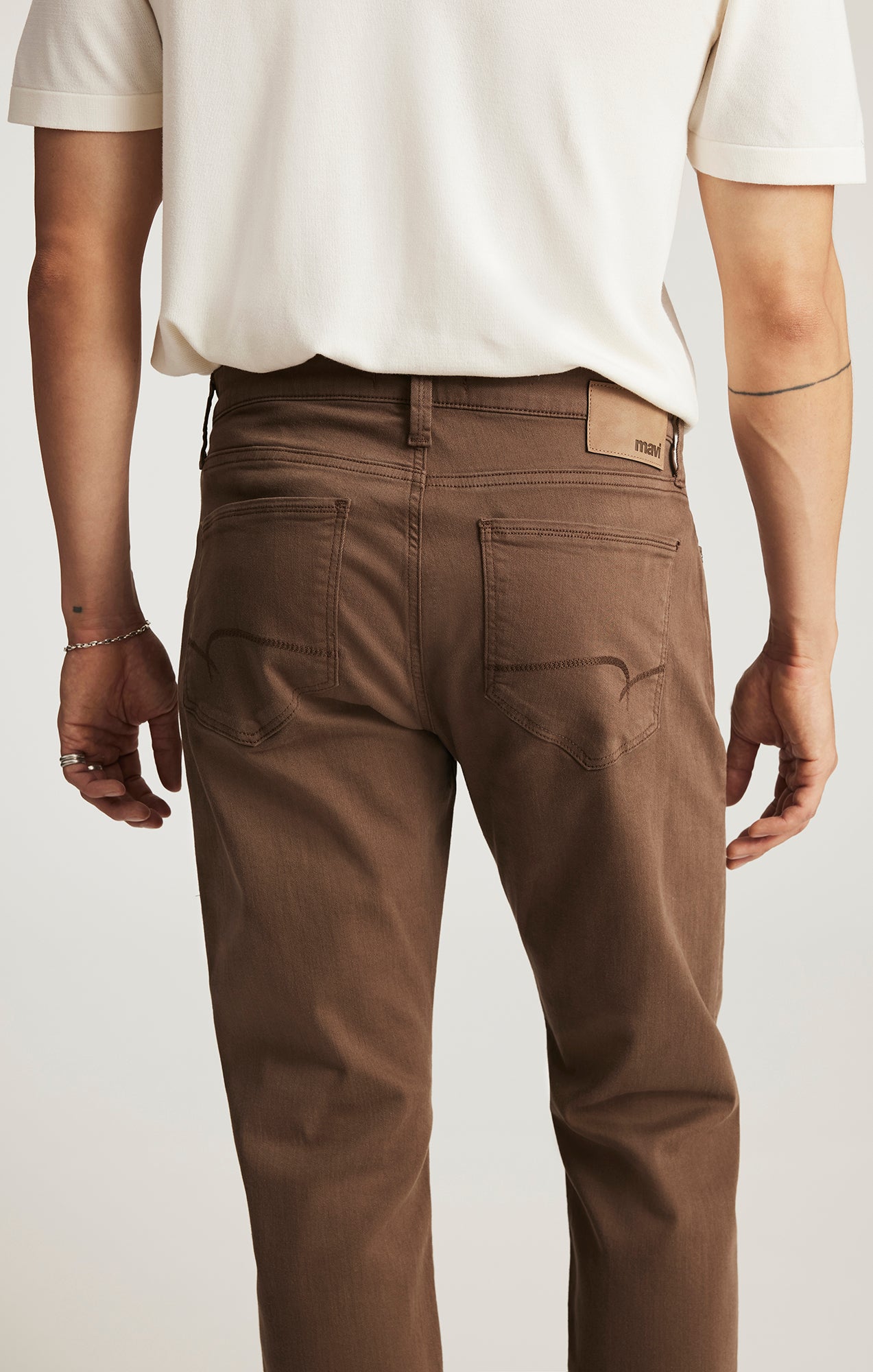MARCUS SLIM STRAIGHT LEG IN MOCHA SUPERMOVE - Mavi Jeans