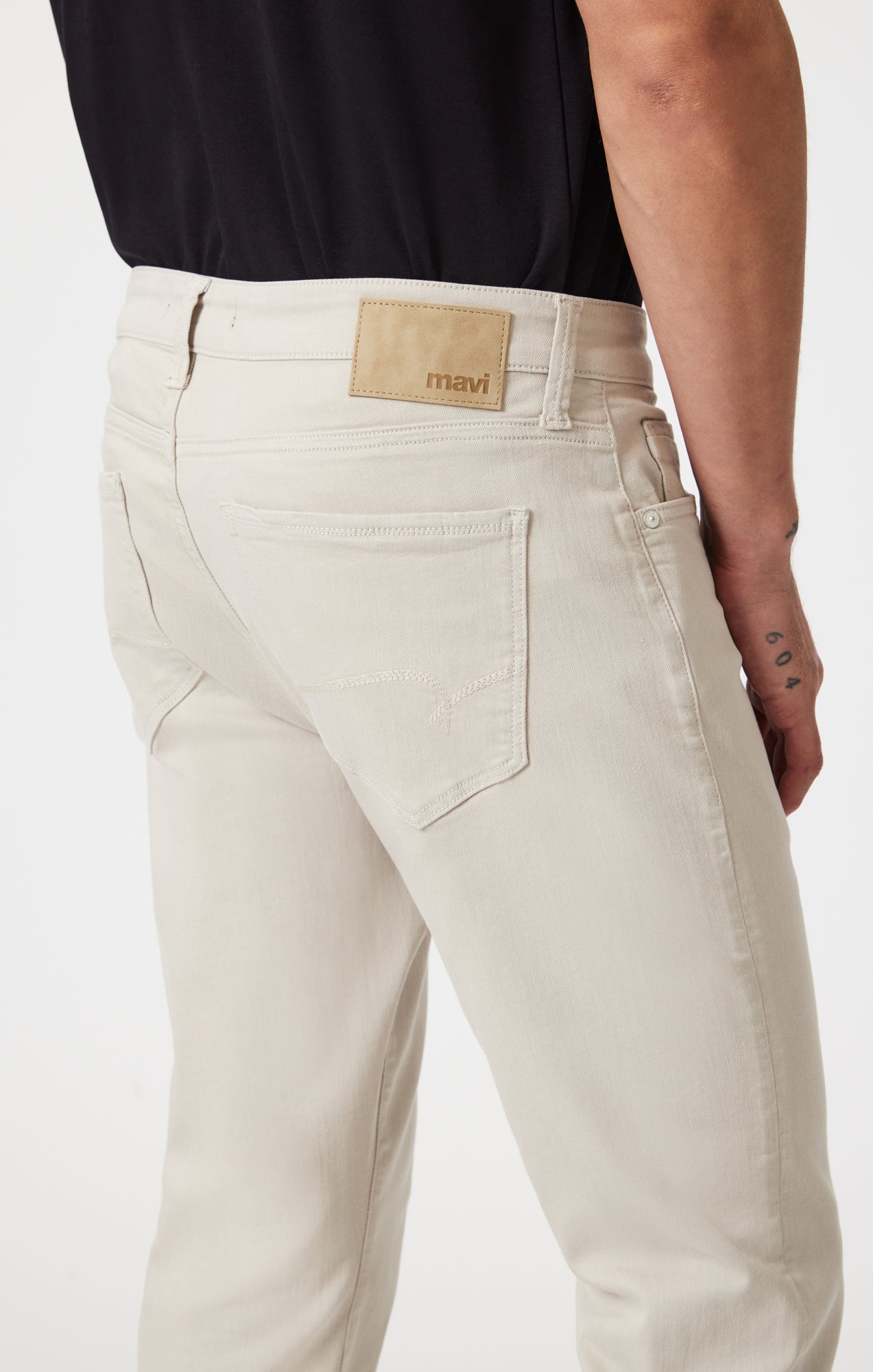 MARCUS SLIM STRAIGHT LEG IN OATMILK SUPERMOVE - Mavi Jeans