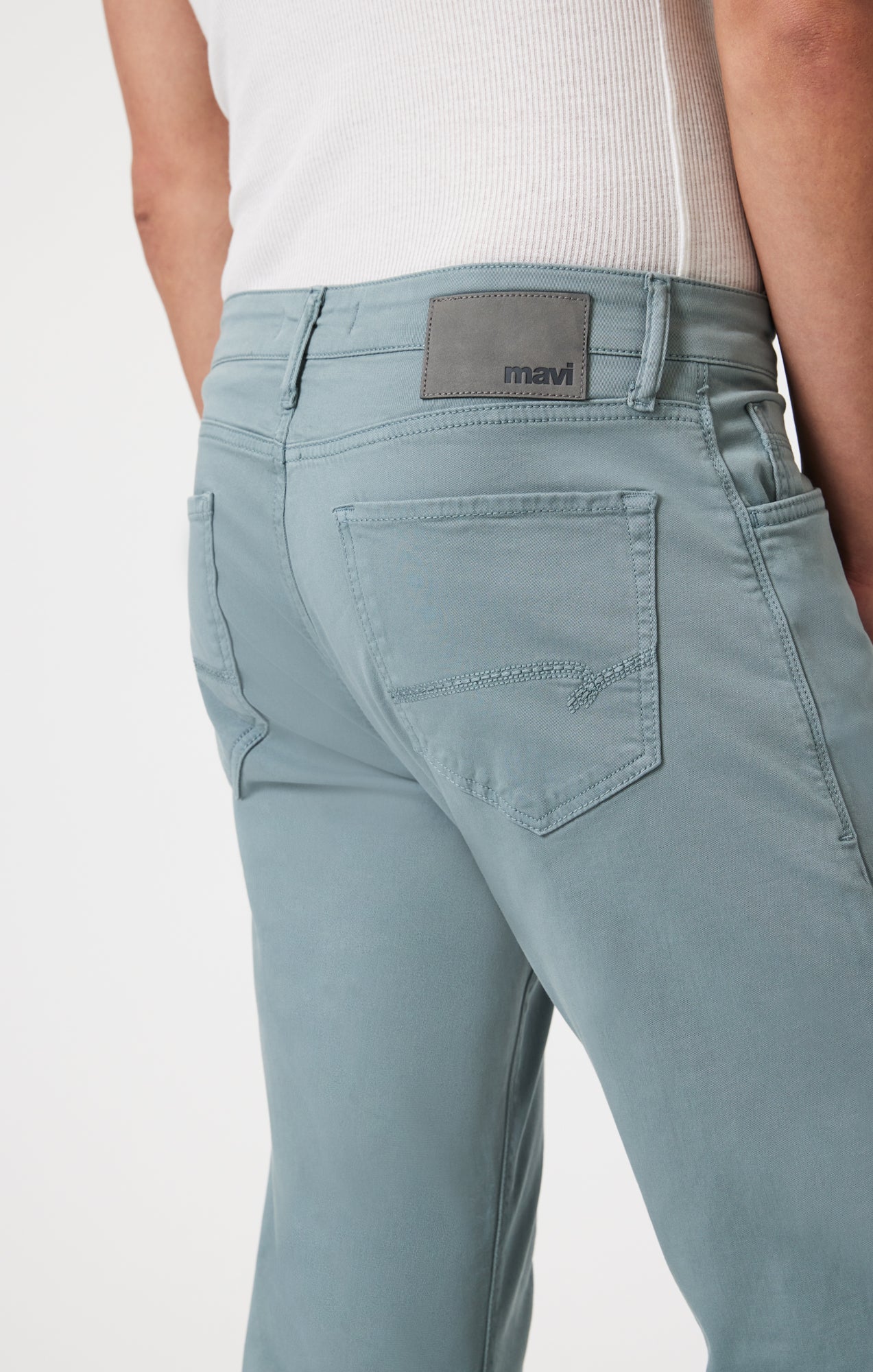 MARCUS SLIM STRAIGHT LEG IN BLUE CASUAL TWILL - Mavi Jeans