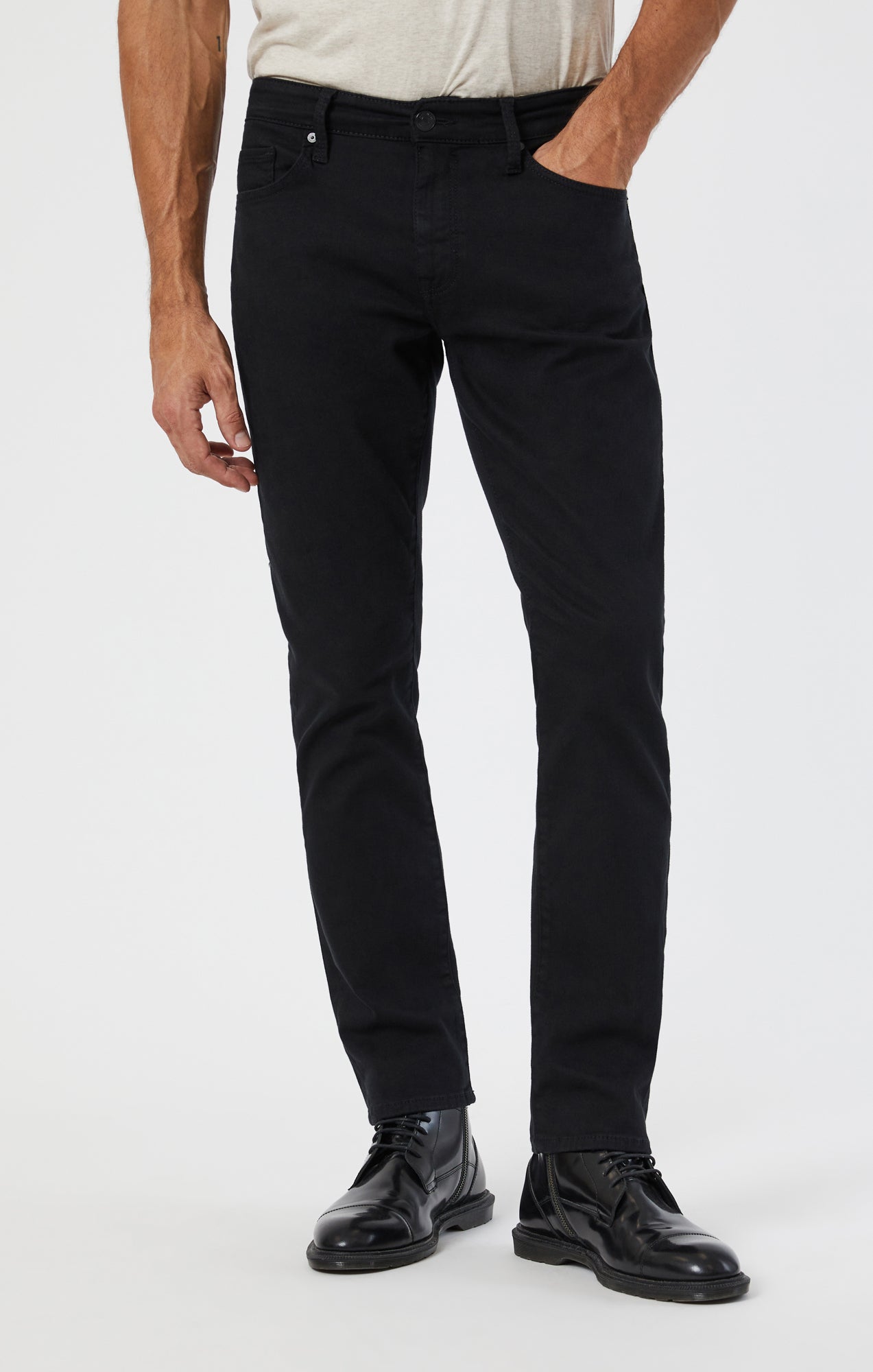 MARCUS SLIM STRAIGHT LEG IN DOUBLE BLACK SUPERMOVE - Mavi Jeans
