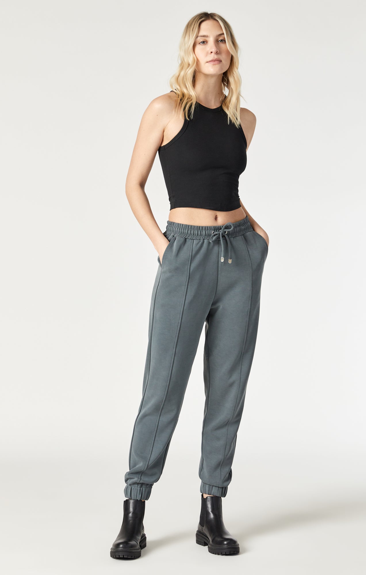 Chic Women's Pull-On Scooter Pants - 102CR66DB-18A