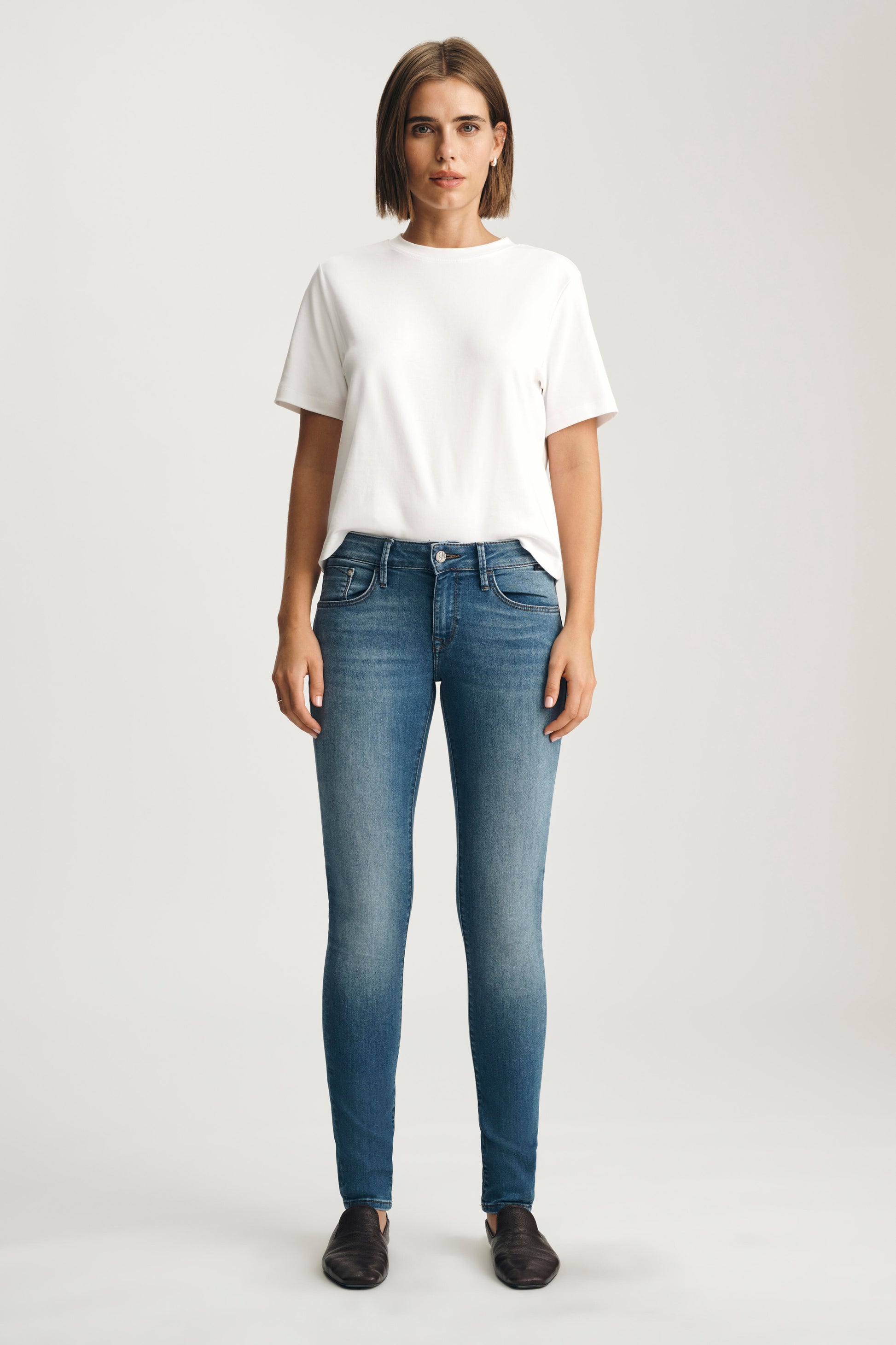 ALEXA SKINNY JEANS IN MID SUPERSOFT