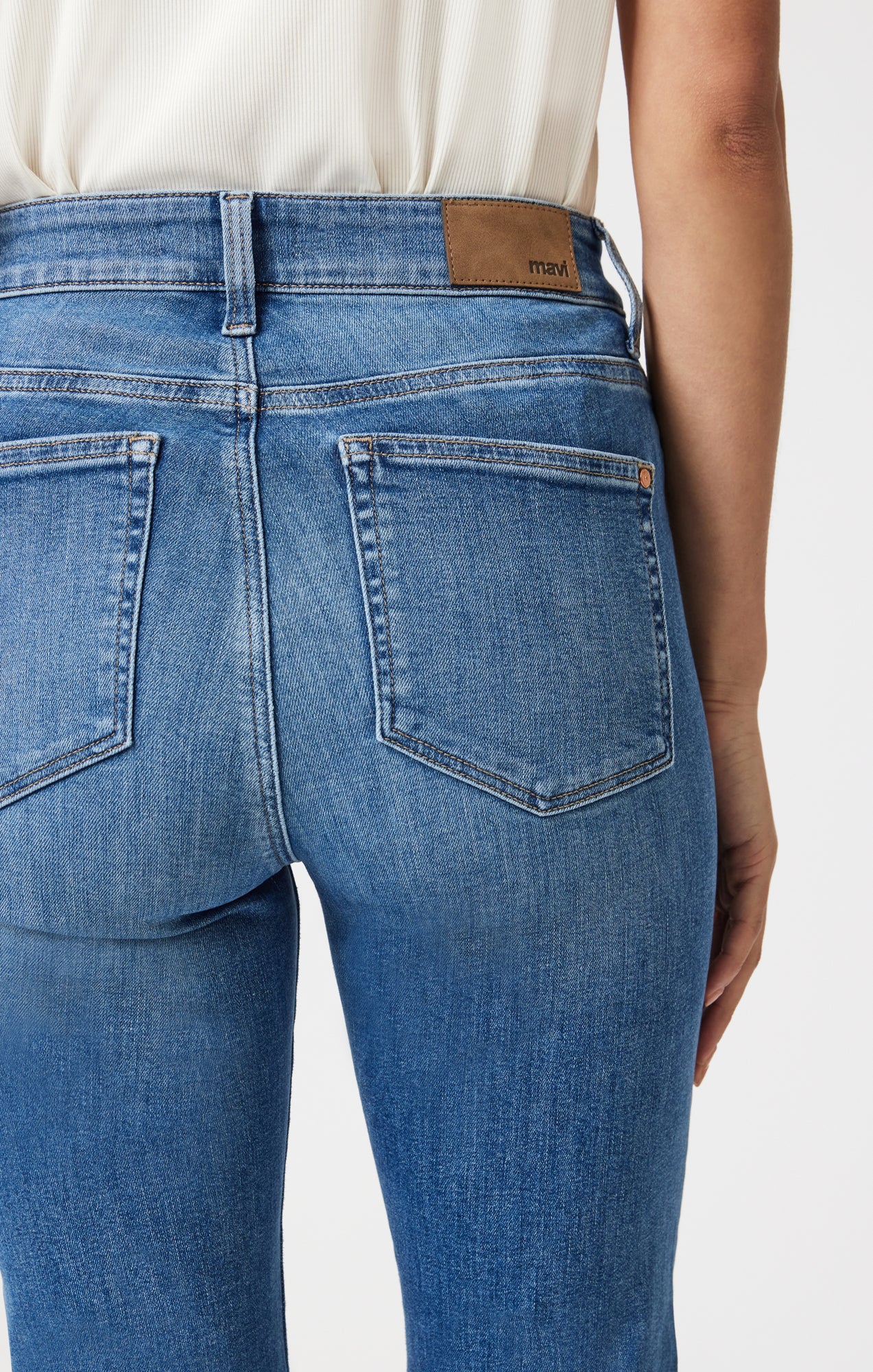 ANIKA CROPPED FLARE IN MID BRUSHED FLEX BLUE - Mavi Jeans