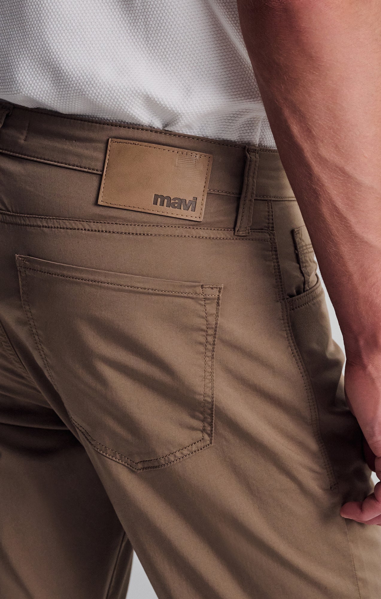 MARCUS SLIM STRAIGHT LEG IN COFFEE CITY SMART - Mavi Jeans