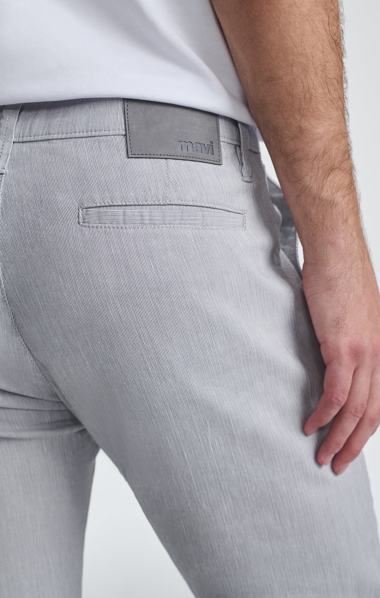 MILTON SLIM STRAIGHT CHINO IN LIGHT GREY LINEN STRIPE - Mavi Jeans