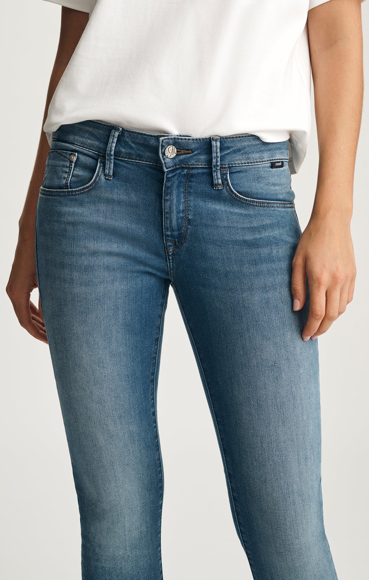 ALEXA SKINNY JEANS IN MID SUPERSOFT