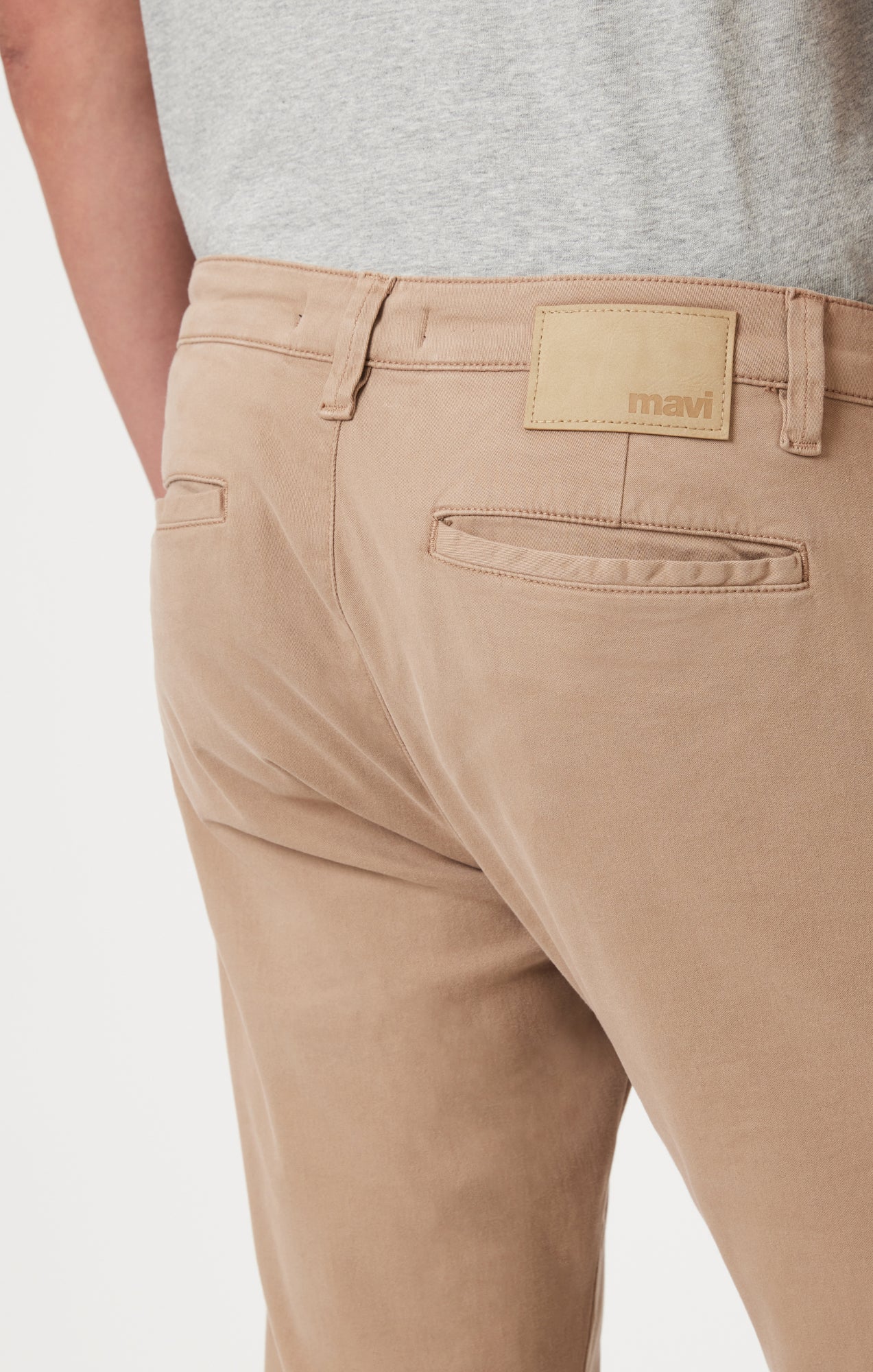 JOHNNY SLIM CHINO IN SAND CASUAL TWILL - Mavi Jeans