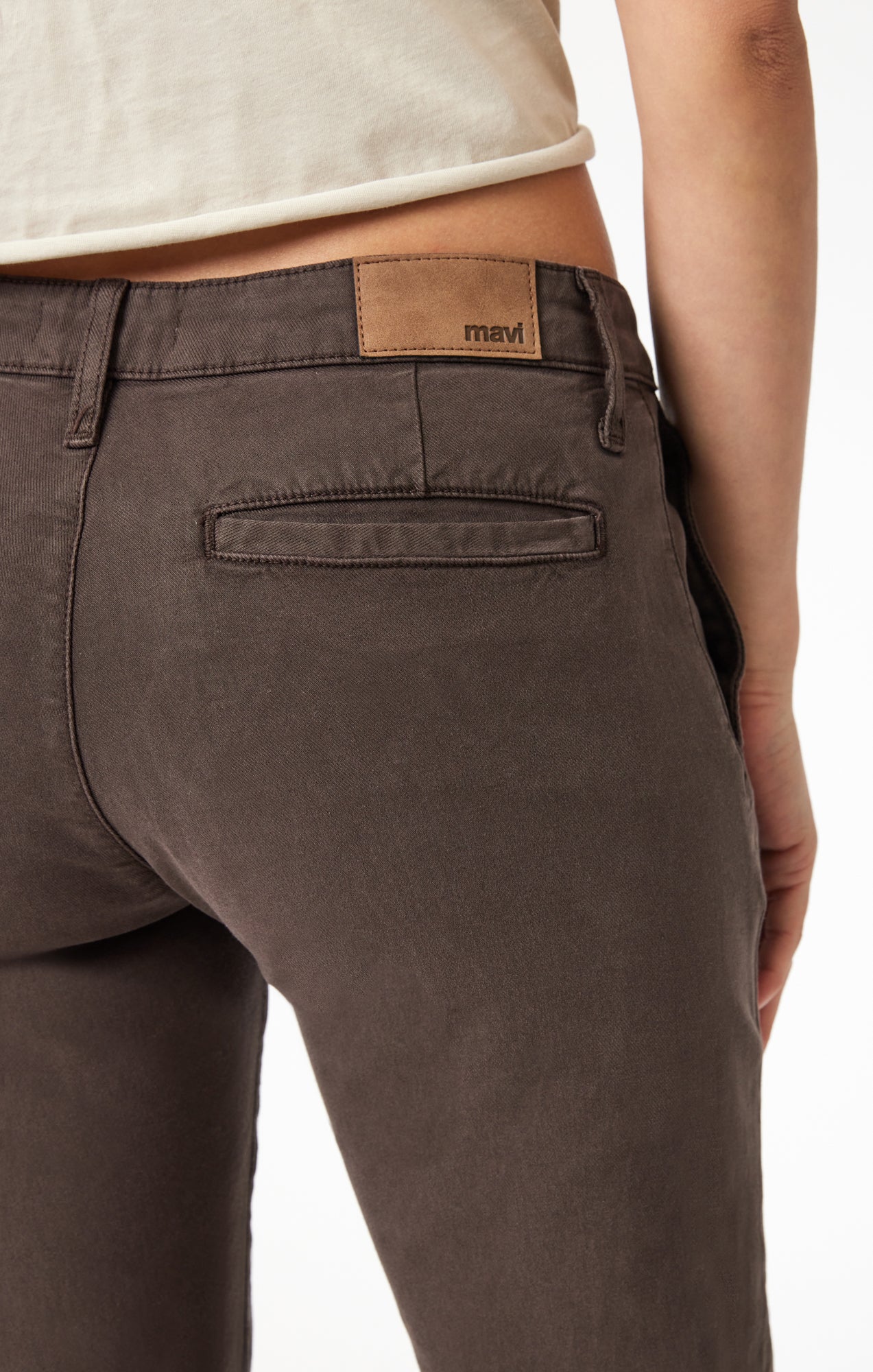 BROOKE SLIM CHINO IN OAK LUXE TWILL - Mavi Jeans