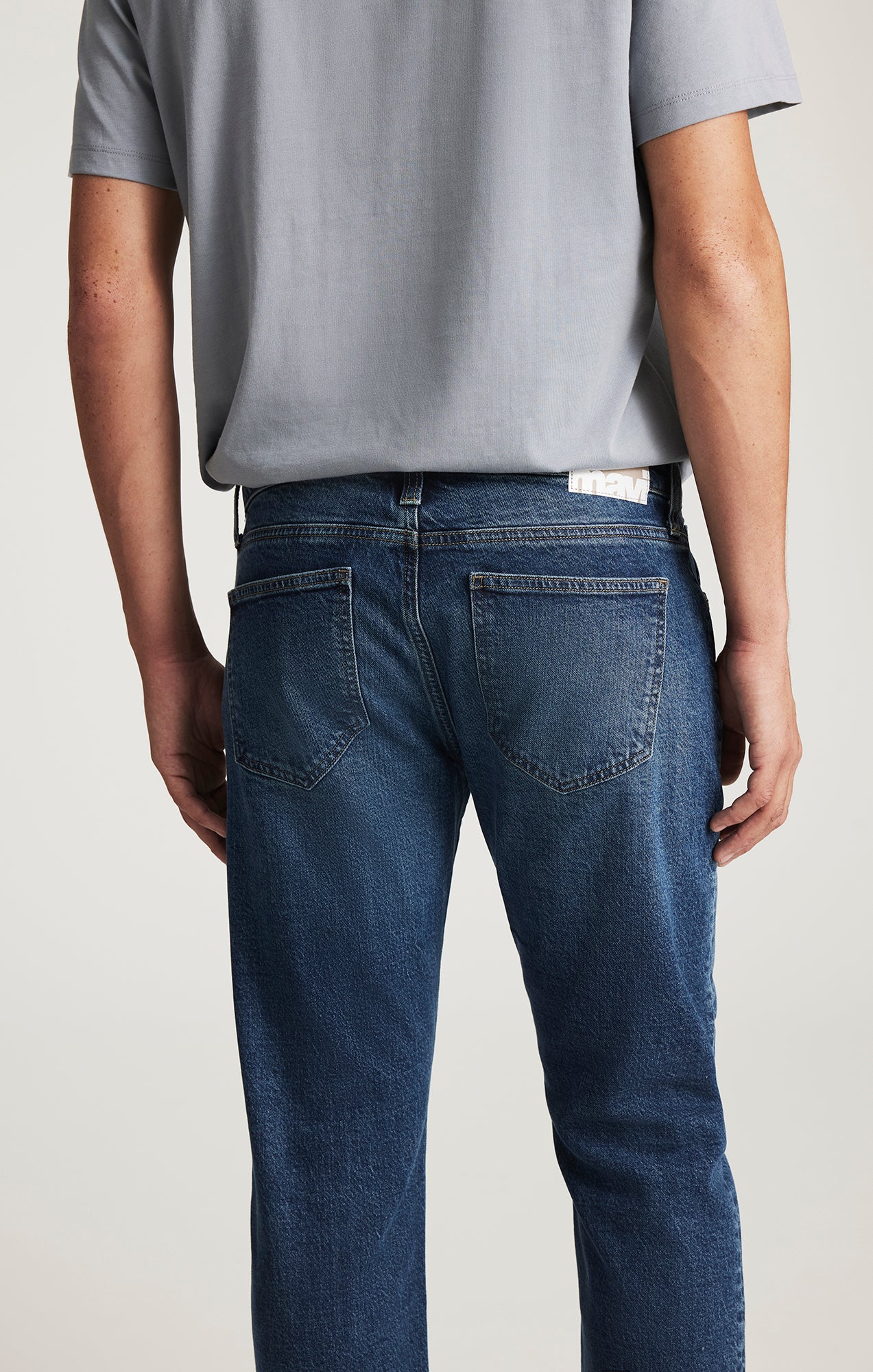 MARCUS SLIM STRAIGHT LEG IN MID CLASSIC BLUE - Mavi Jeans