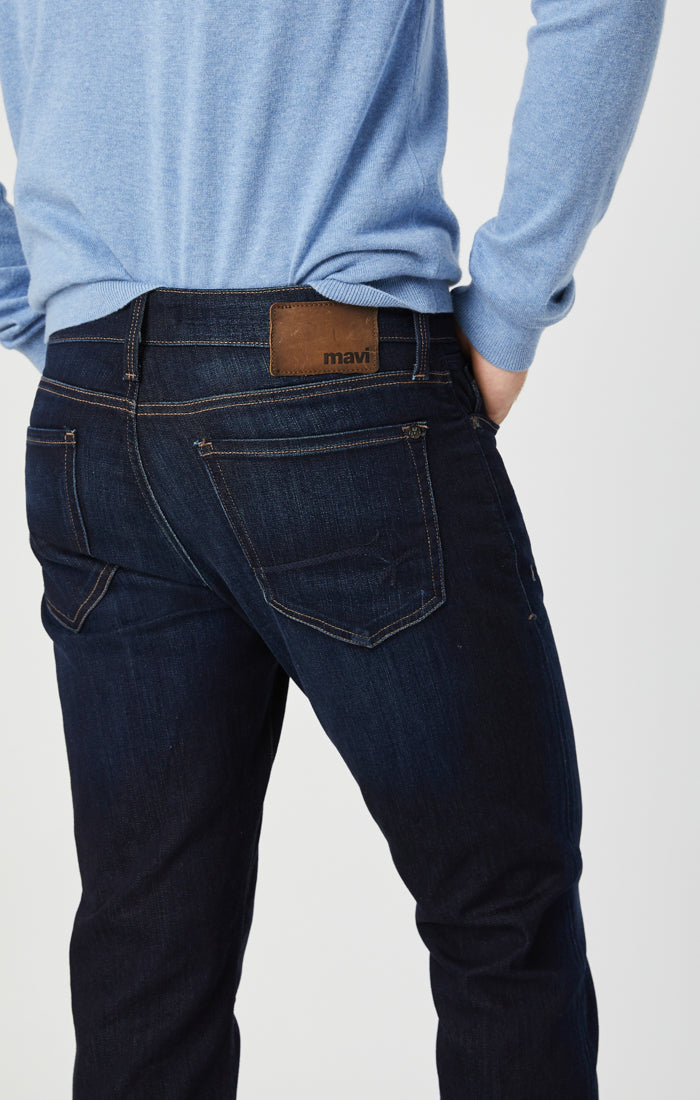 ZACH STRAIGHT LEG JEANS IN RINSE BRUSHED WILLIAMSBURG - Mavi Jeans