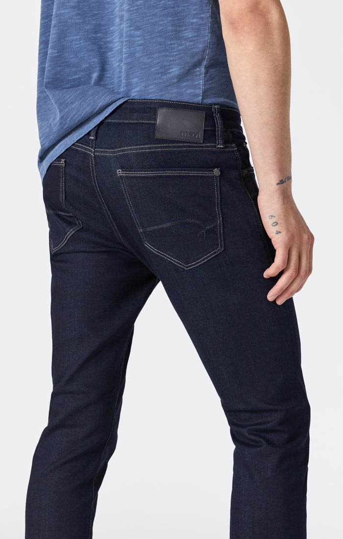 JAKE SLIM LEG JEANS IN RINSE SUPERMOVE - Mavi Jeans