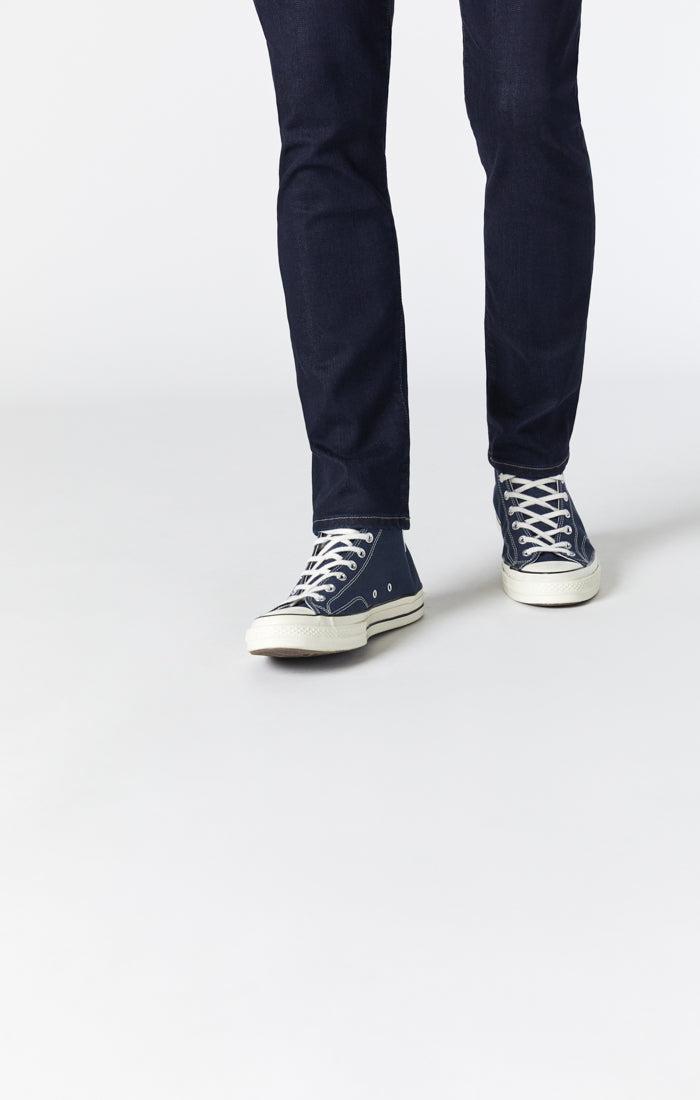 JAKE SLIM LEG JEANS IN RINSE SUPERMOVE - Mavi Jeans