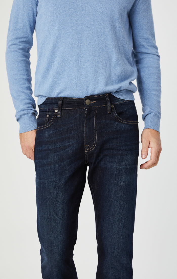 ZACH STRAIGHT LEG JEANS IN RINSE BRUSHED WILLIAMSBURG - Mavi Jeans