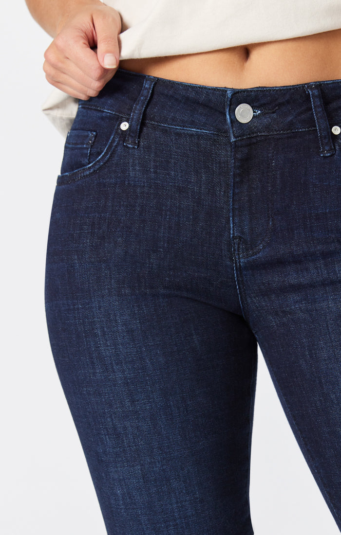 KARLY SHORTS IN RINSE BRUSHED FEATHER BLUE - Mavi Jeans