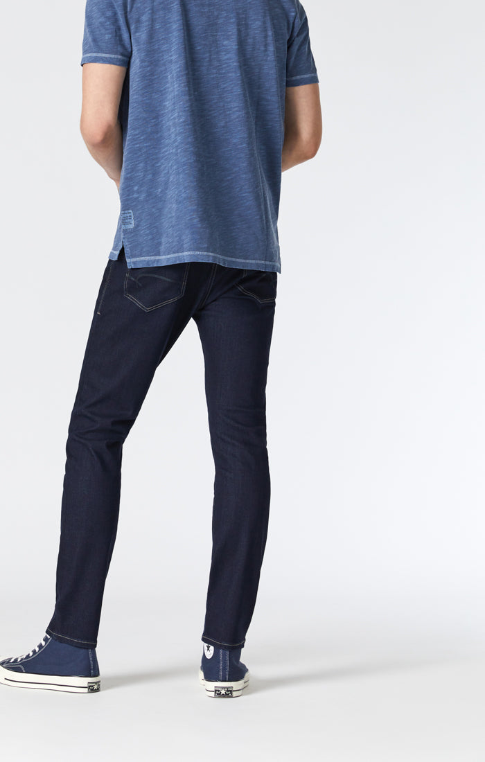 JAKE SLIM LEG JEANS IN RINSE SUPERMOVE - Mavi Jeans