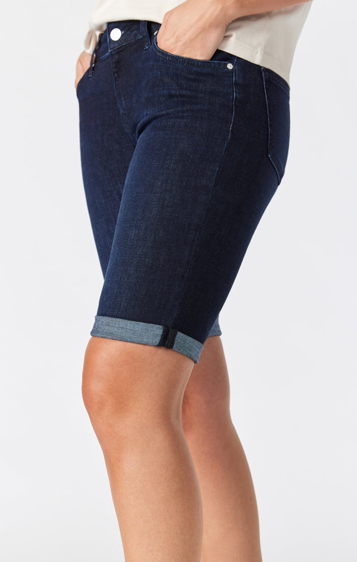 KARLY SHORTS IN RINSE BRUSHED FEATHER BLUE - Mavi Jeans