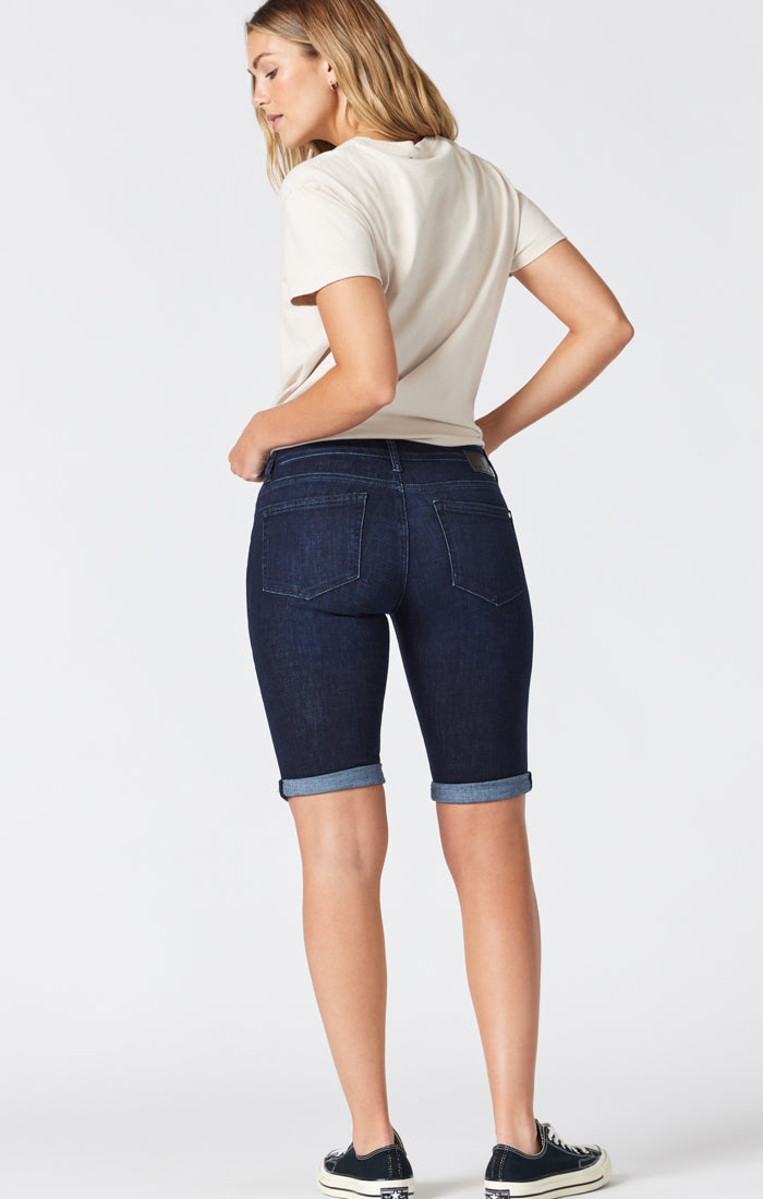 KARLY SHORTS IN RINSE BRUSHED FEATHER BLUE - Mavi Jeans