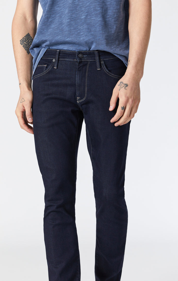 JAKE SLIM LEG JEANS IN RINSE SUPERMOVE - Mavi Jeans