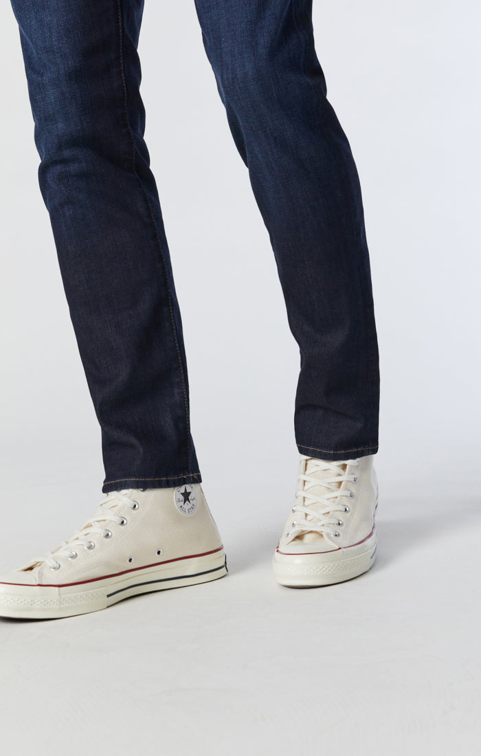 JAKE SLIM LEG IN RINSE BRUSHED WILLIAMSBURG - Mavi Jeans