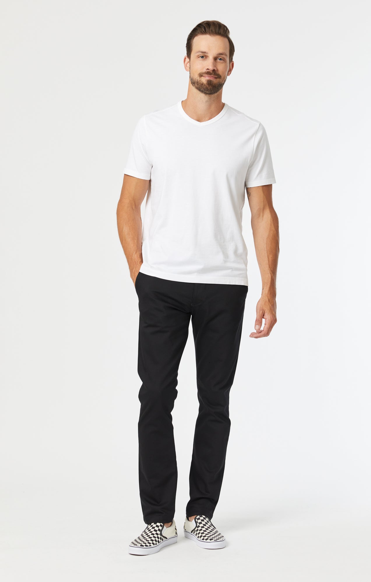 JOHNNY SLIM LEG CHINO IN BLACK TECH - Mavi Jeans