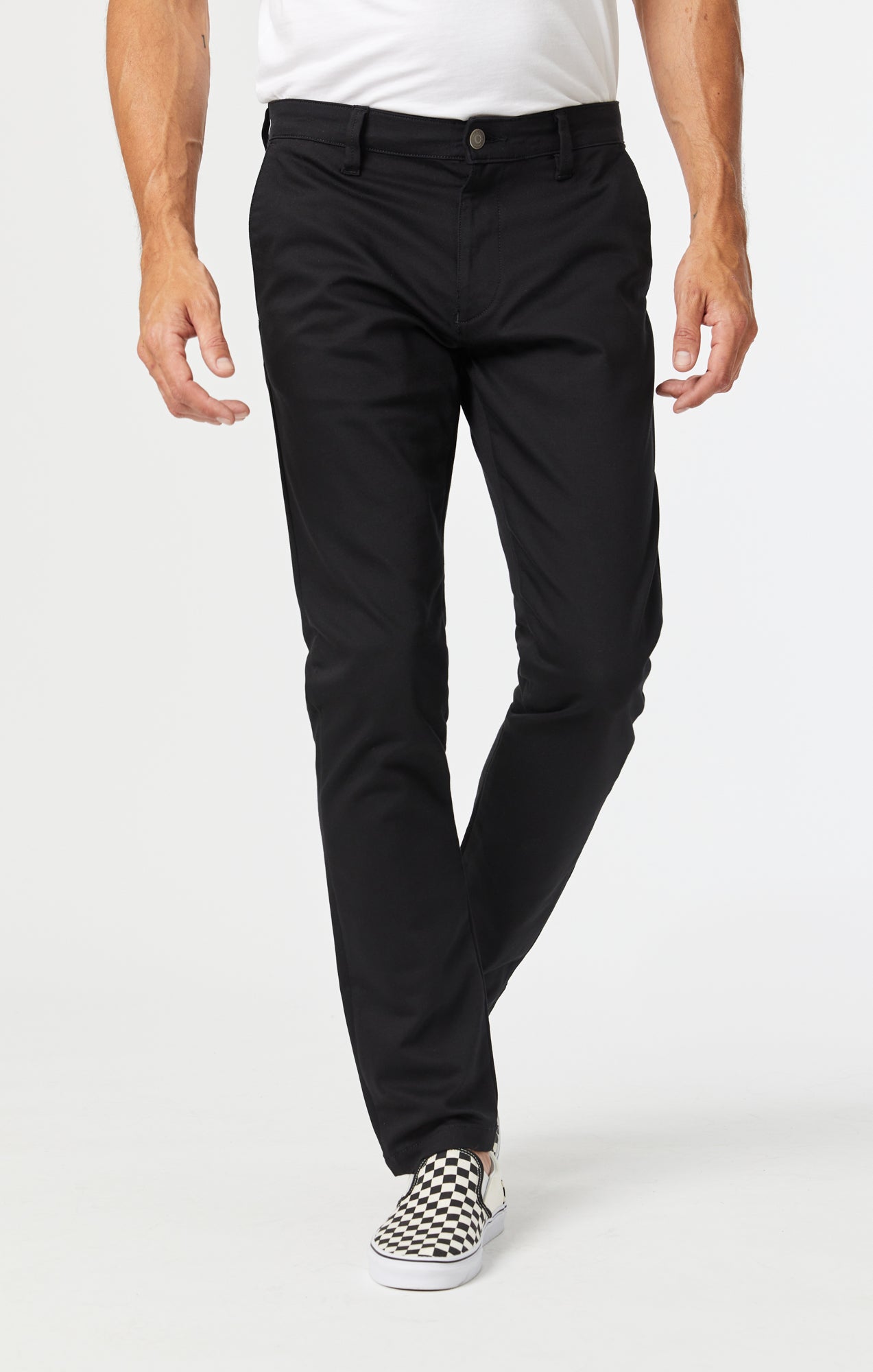 JOHNNY SLIM LEG CHINO IN BLACK TECH - Mavi Jeans