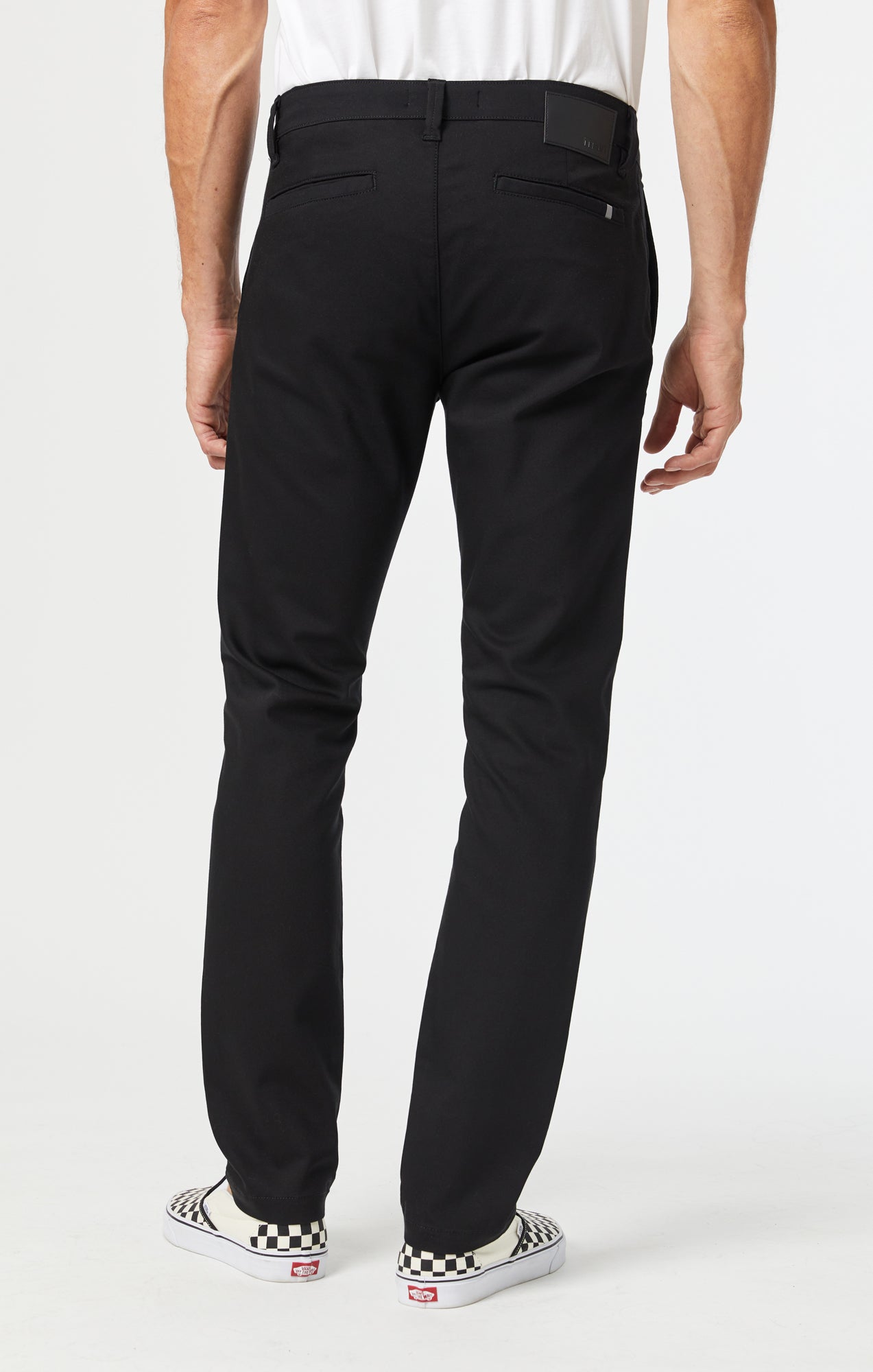 JOHNNY SLIM LEG CHINO IN BLACK TECH - Mavi Jeans