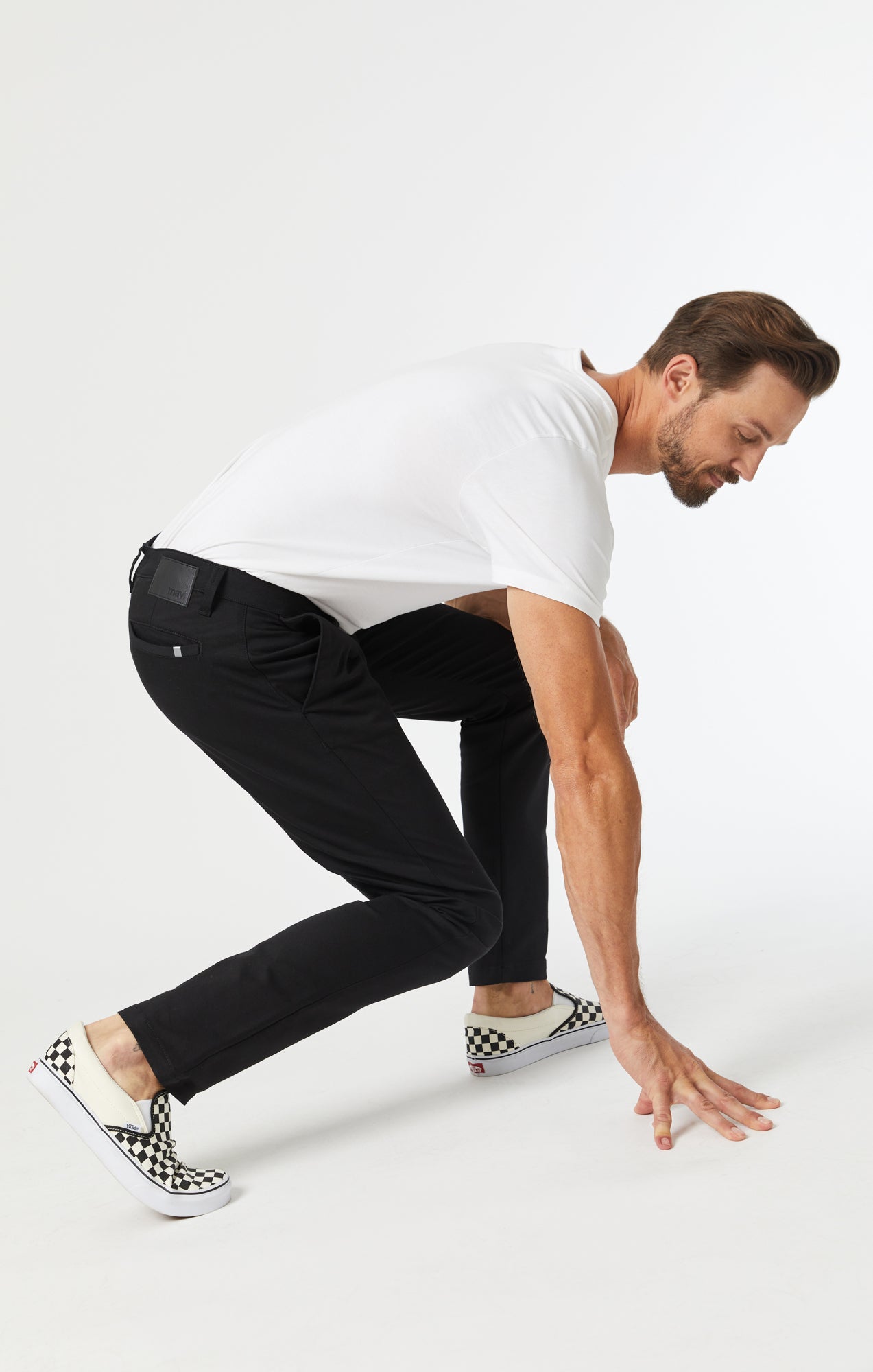 JOHNNY SLIM LEG CHINO IN BLACK TECH - Mavi Jeans