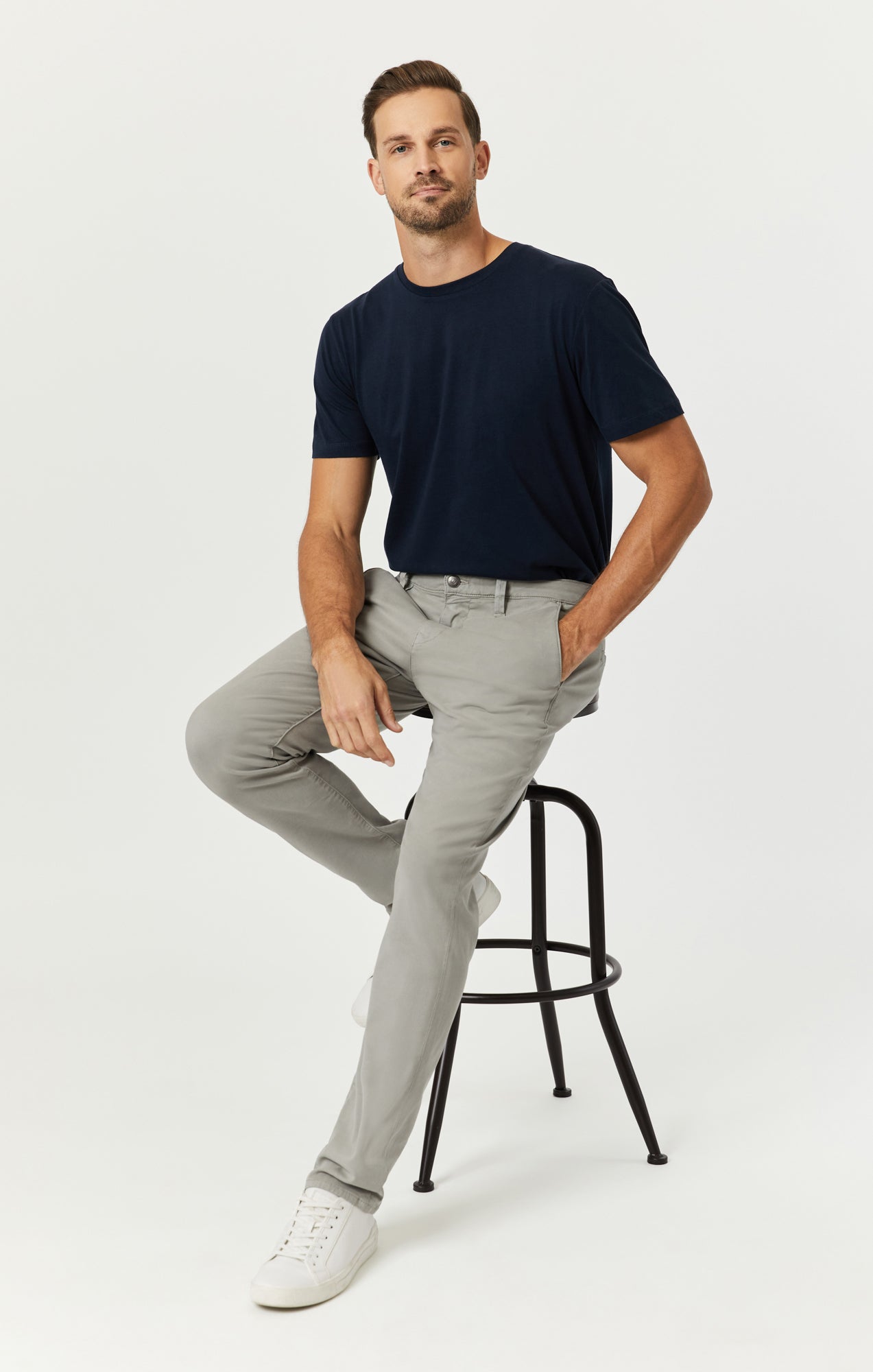 MILTON SLIM STRAIGHT CHINO IN IRON LUXE TWILL - Mavi Jeans