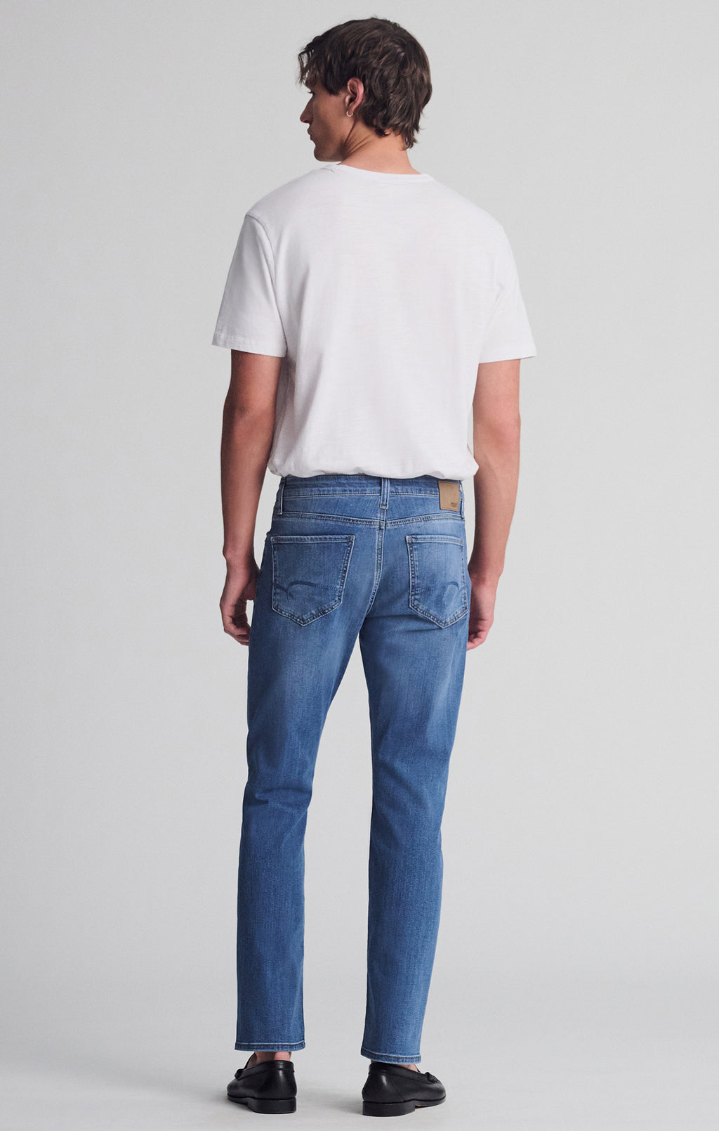 MATT RELAXED STRAIGHT LEG IN MID SHADED WILLIAMSBURG - Mavi Jeans