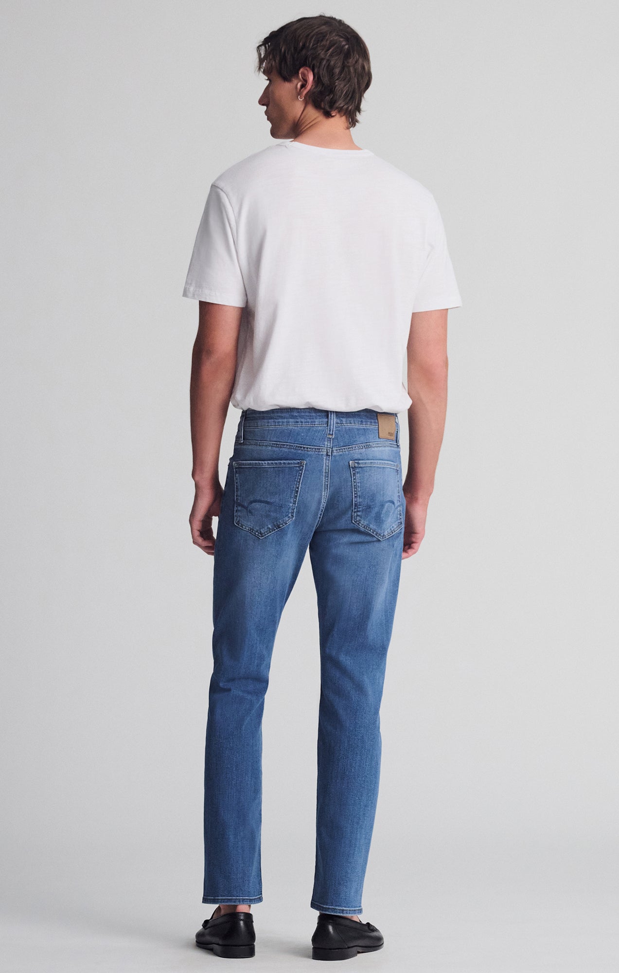 MATT RELAXED STRAIGHT LEG IN MID SHADED WILLIAMSBURG - Mavi Jeans
