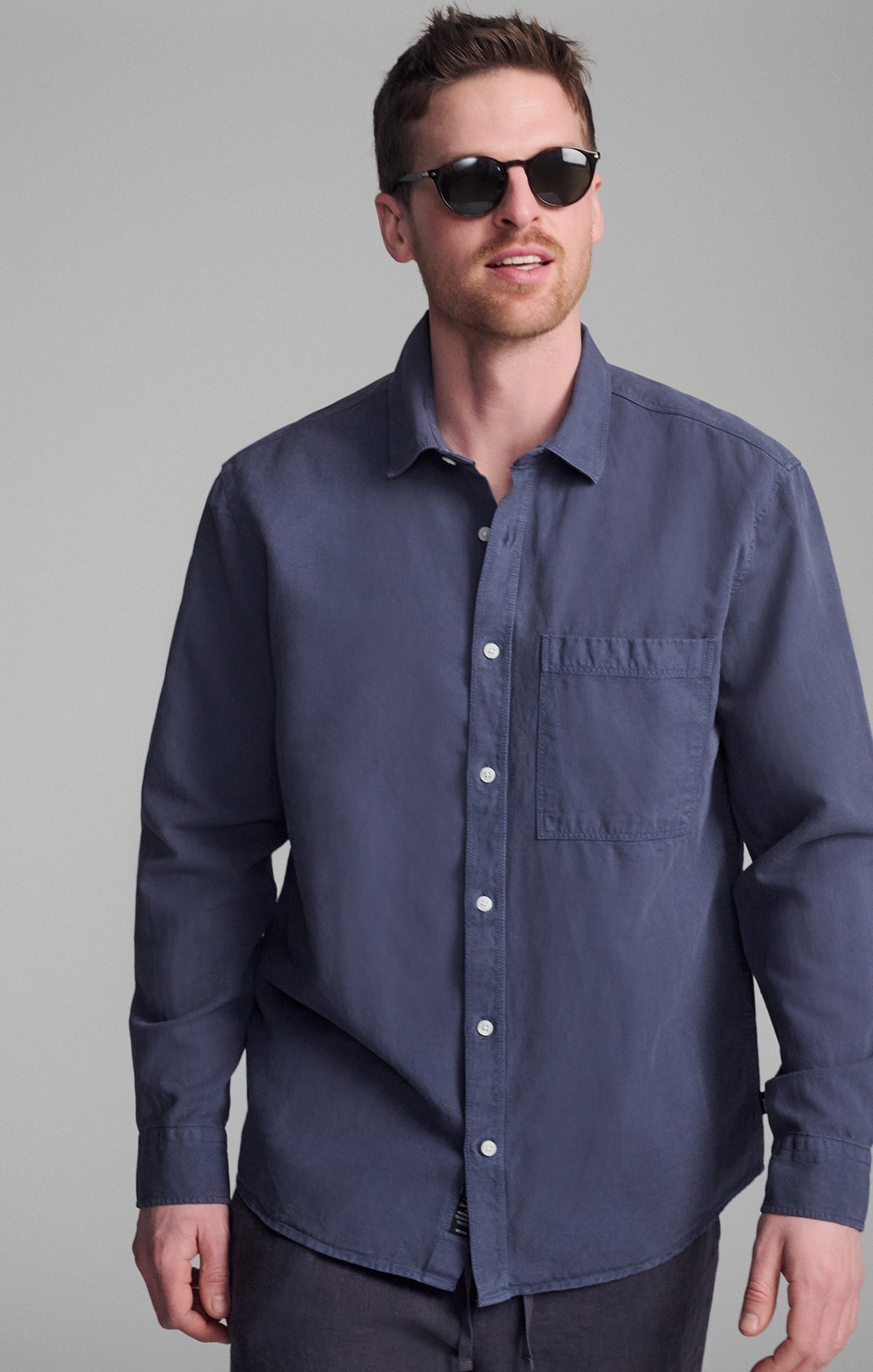 ONE POCKET LONG SLEEVE BUTTON-UP SHIRT IN OUTER SPACE - Mavi Jeans