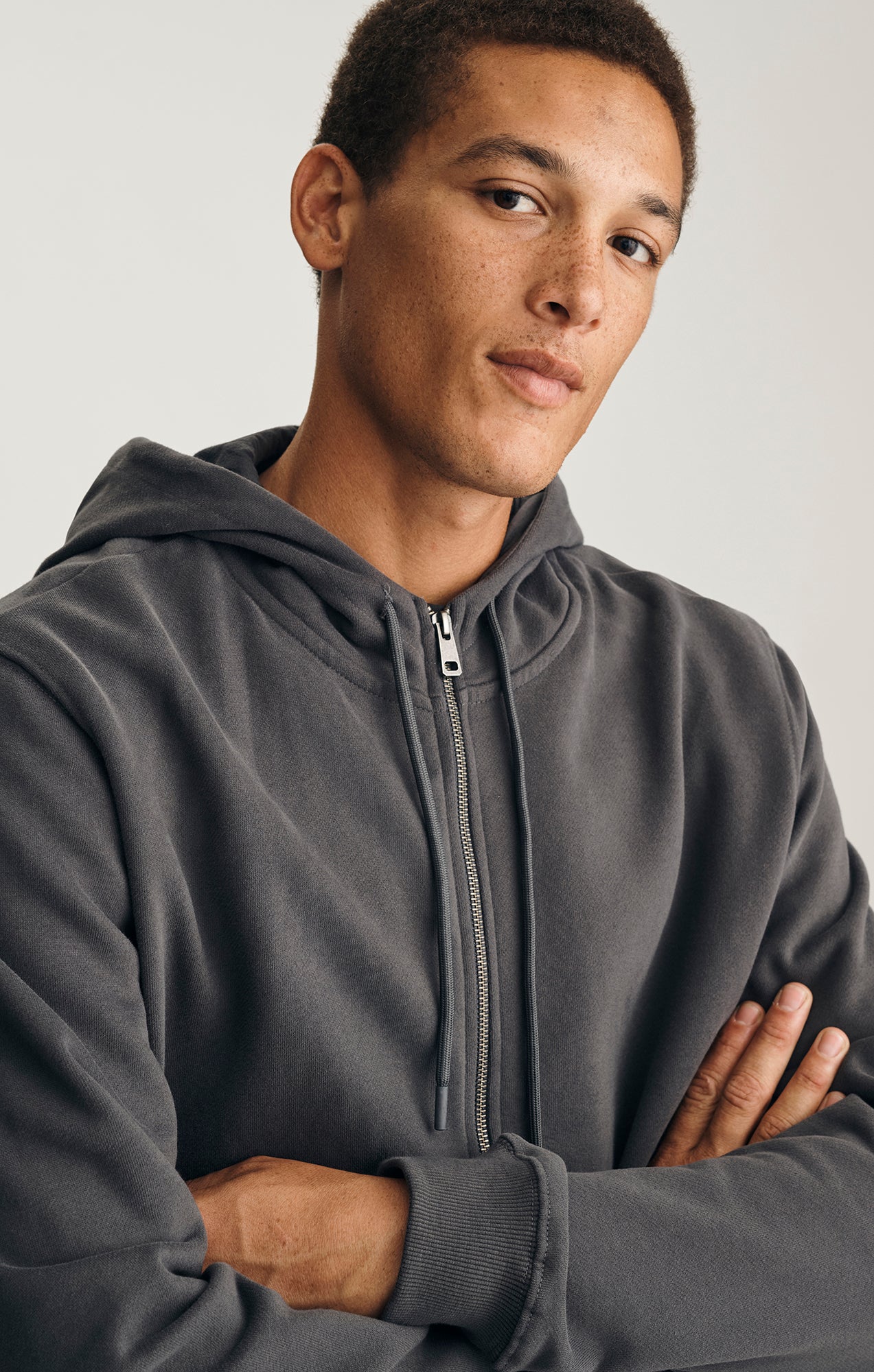 FULL ZIP HOODIE IN ASPHALT