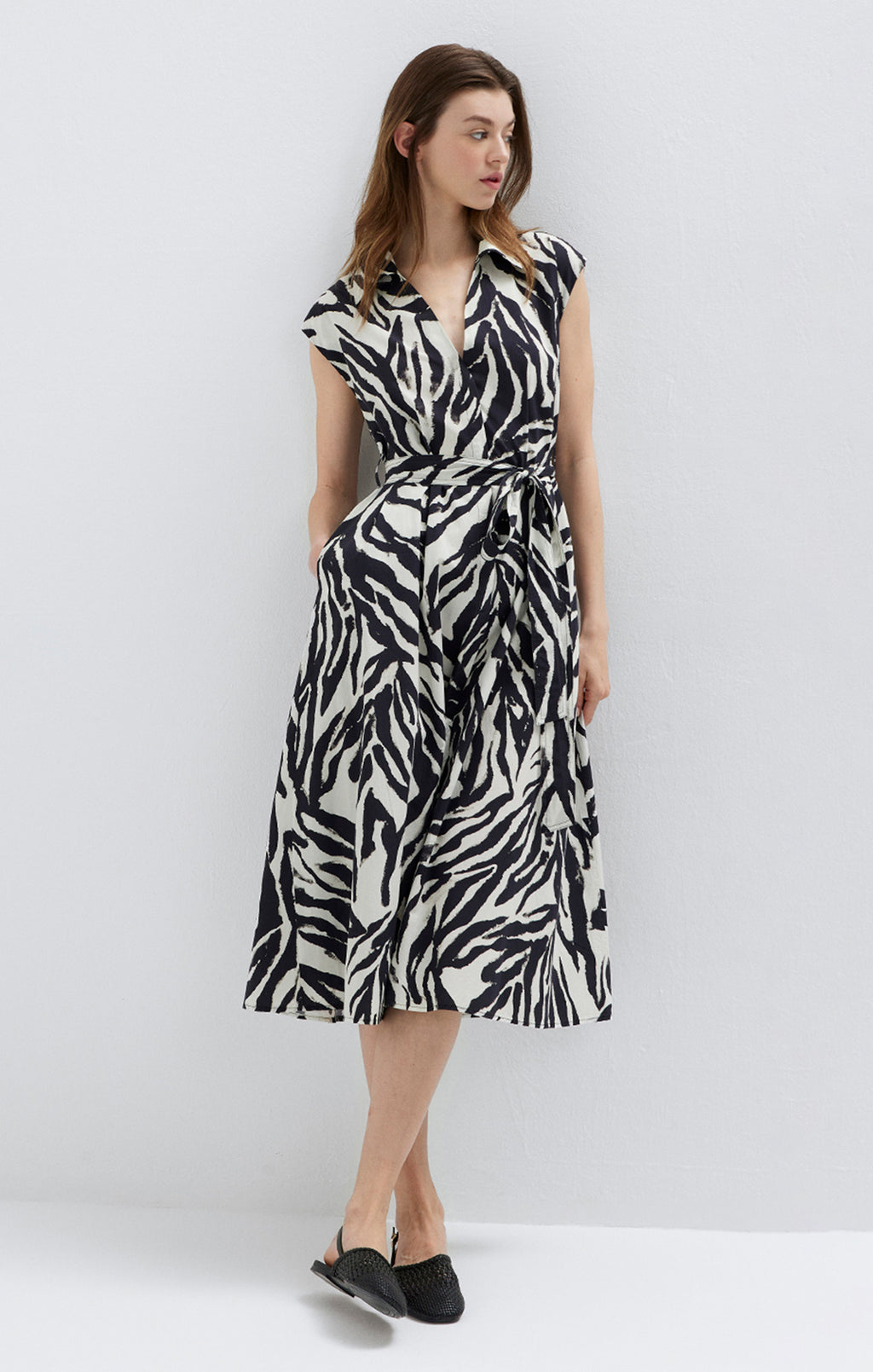 Robe-chemise midi en lin à ceinture imprimée zèbre batic