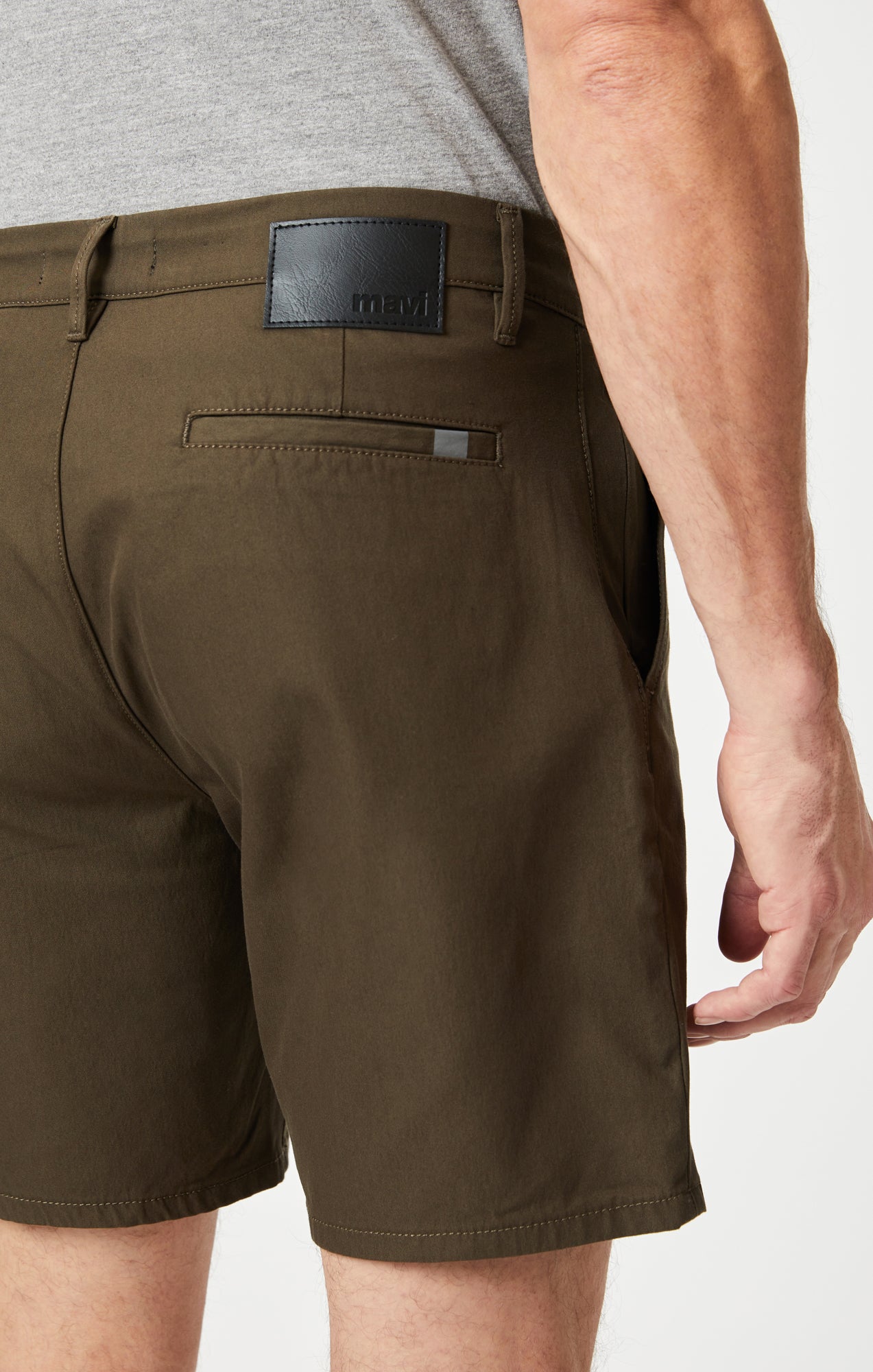 DARREN CHINO SHORTS IN KHAKI TRUE MOVE - Mavi Jeans