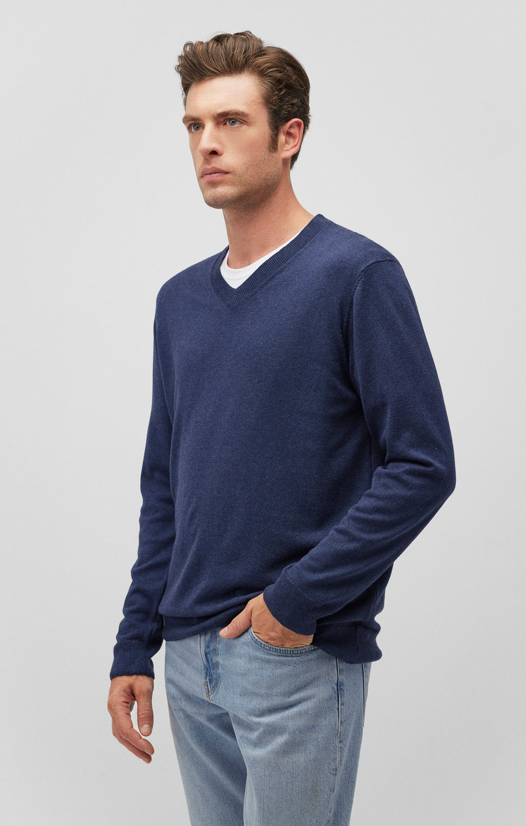 V-NECK SWEATER IN BLACK IRIS - Mavi Jeans