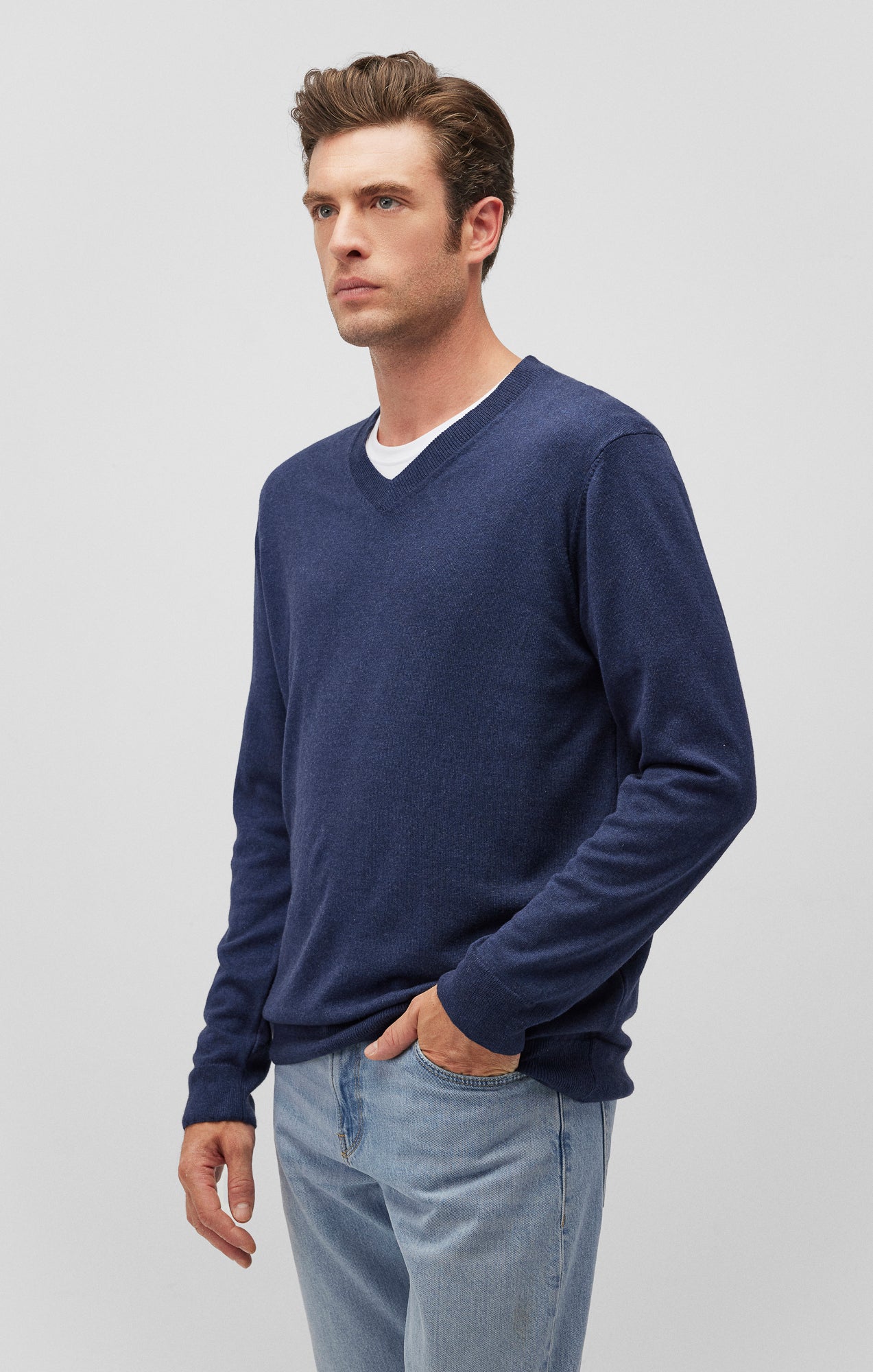 V-NECK SWEATER IN BLACK IRIS - Mavi Jeans