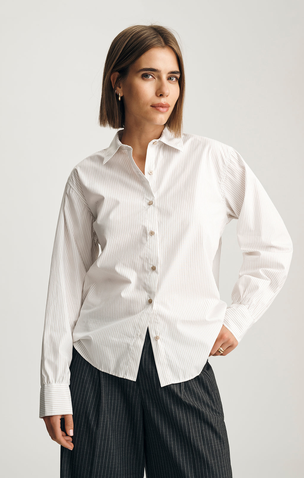 LONG SLEEVE BUTTON-UP SHIRT IN BEIGE STRIPE