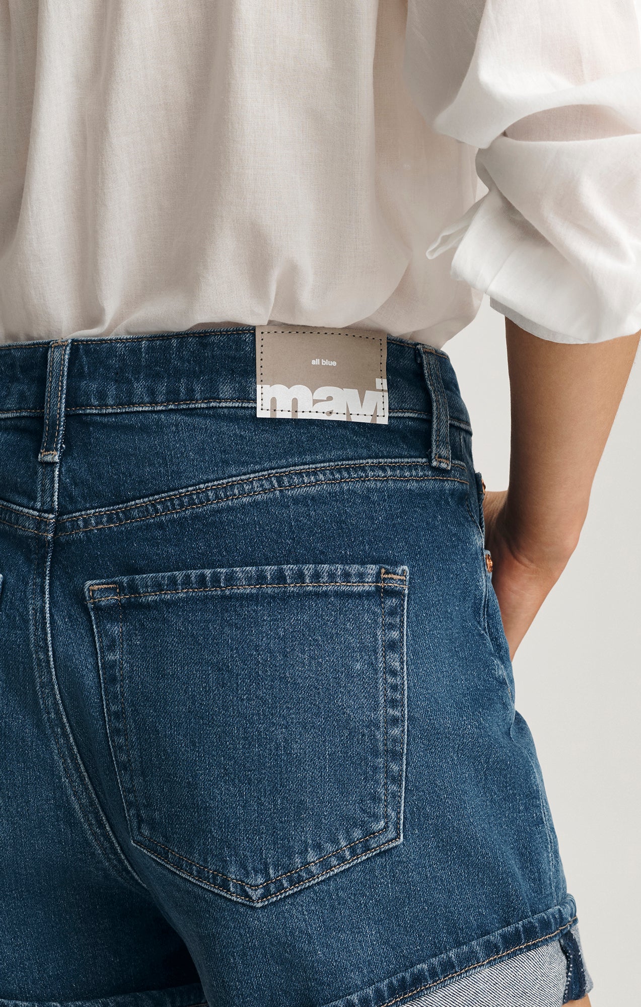 HEIDI CUFFED SHORTS IN MID BRUSHED CLASSIC BLUE - Mavi Jeans