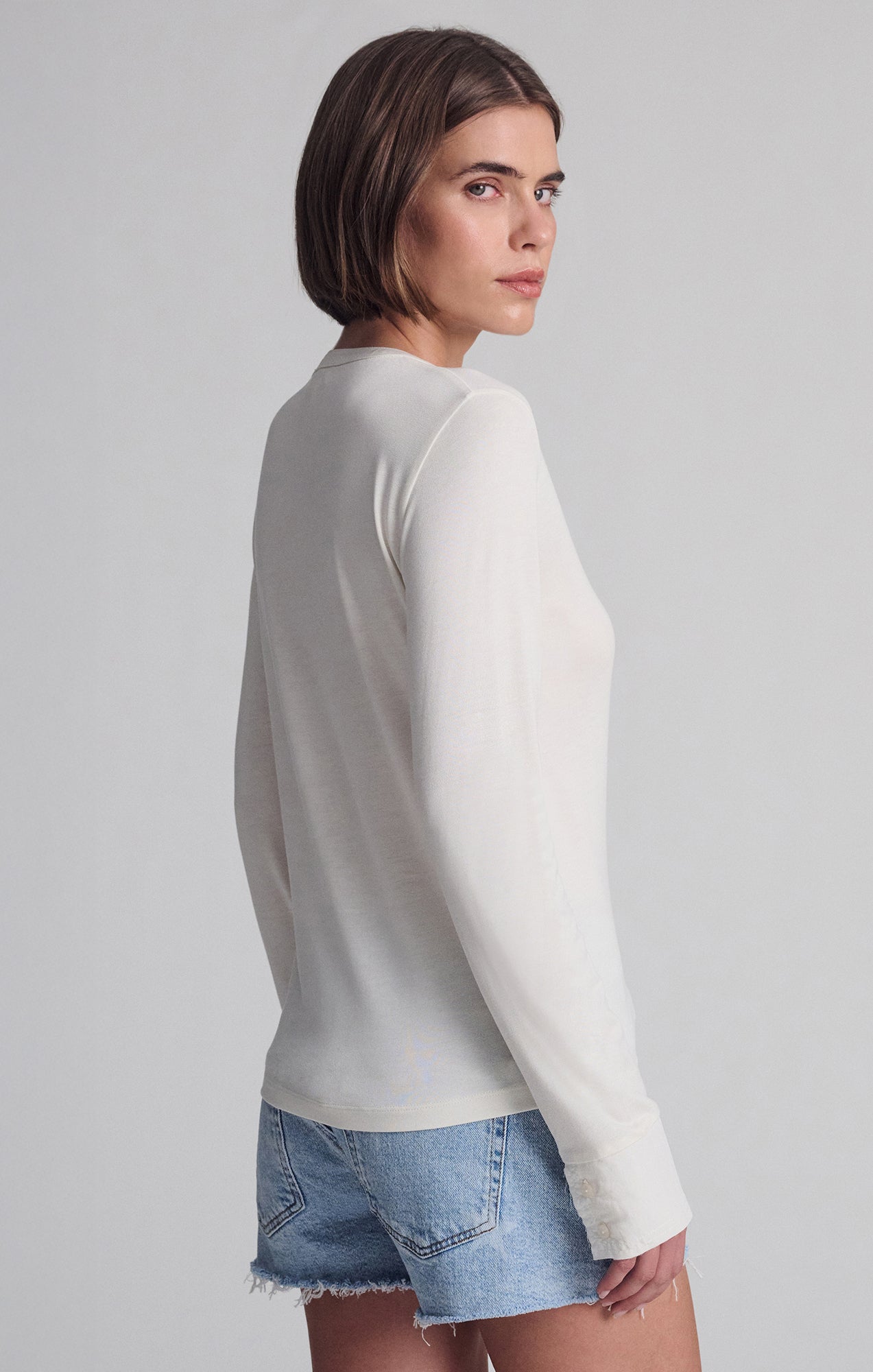 LONG SLEEVE BUTTON T-SHIRT IN COCONUT MILK - Mavi Jeans