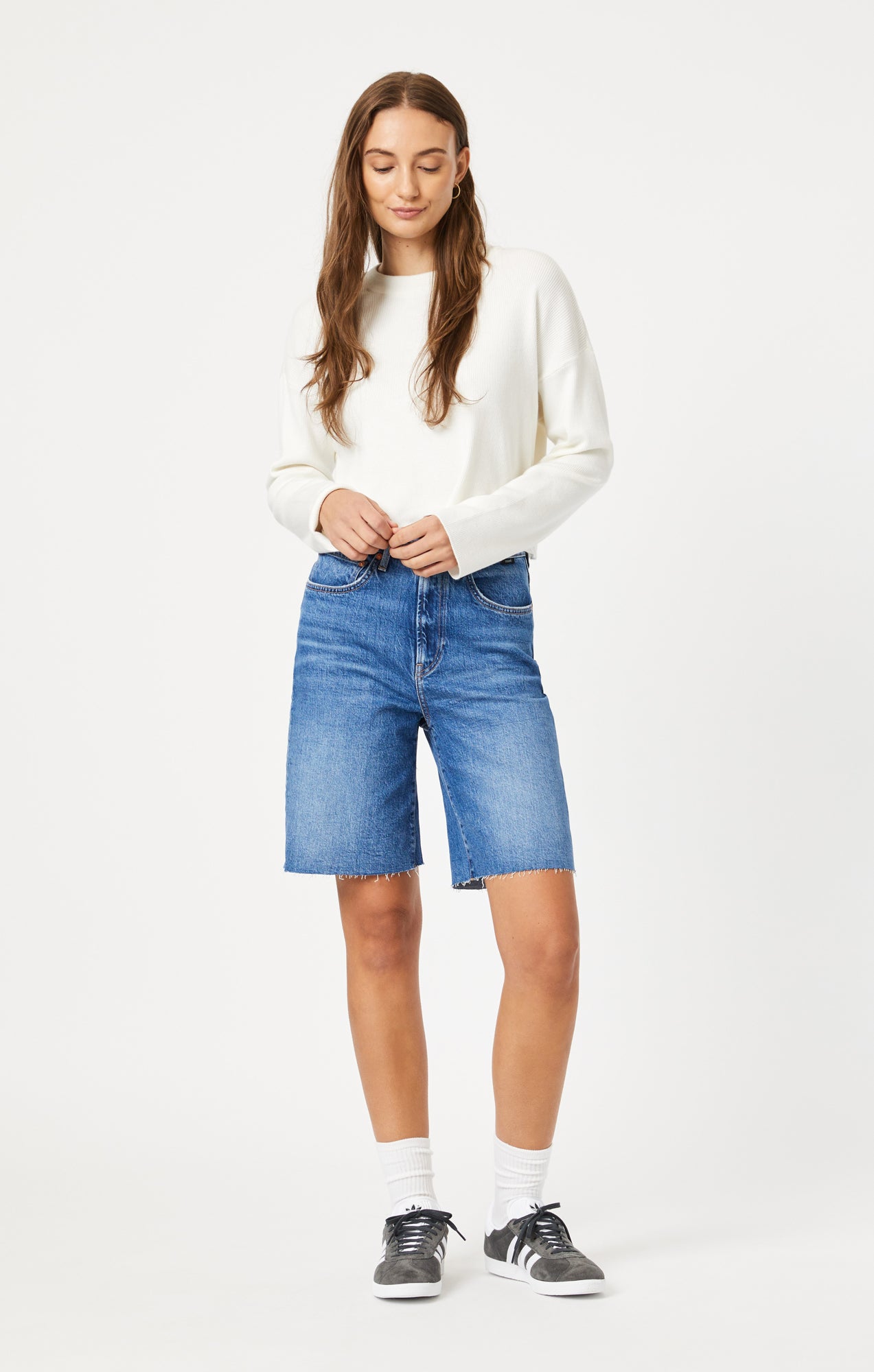 SELINA SHORTS IN MID BRUSHED CLASSIC BLUE - Mavi Jeans
