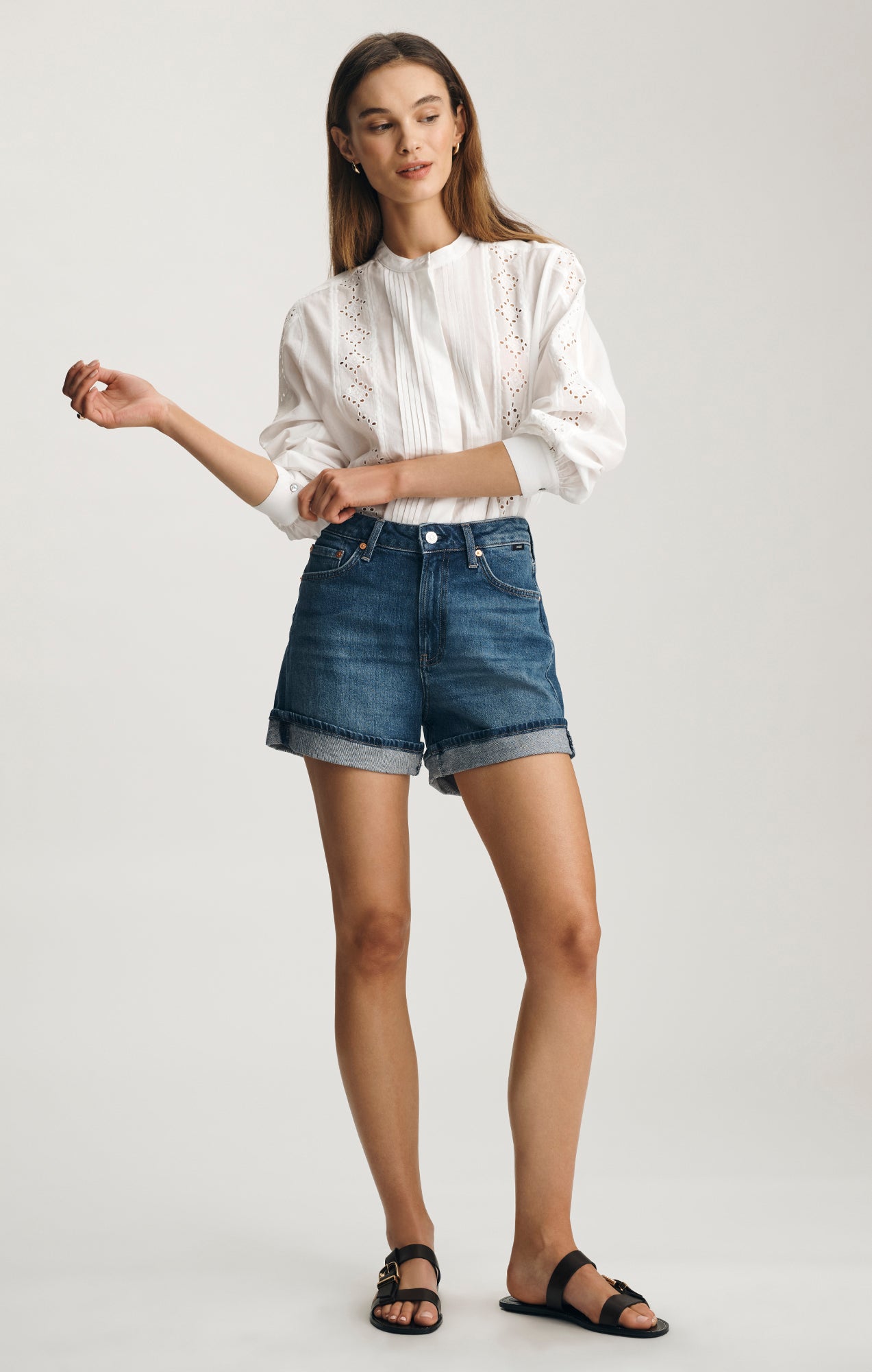 HEIDI CUFFED SHORTS IN MID BRUSHED CLASSIC BLUE - Mavi Jeans