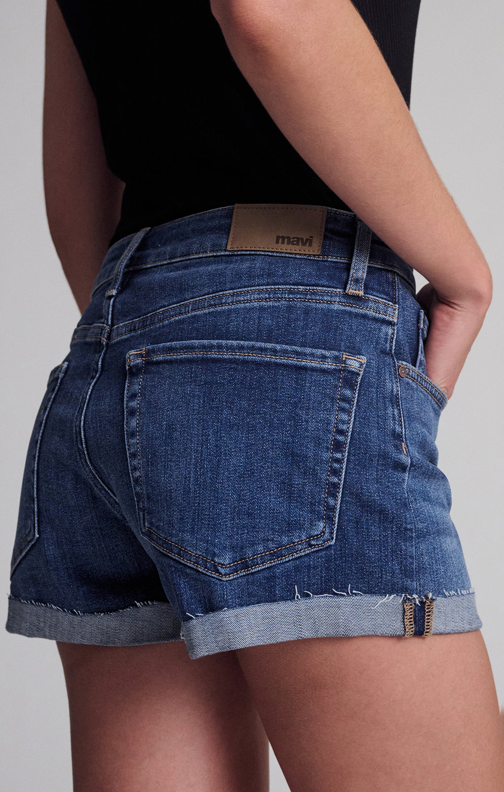 VIVIA CUFFED SHORTS IN DARK FLEX BLUE - Mavi Jeans