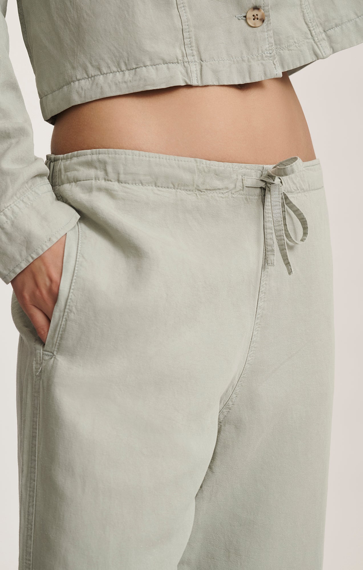 STRAIGHT LEG TENCEL™ PANTS IN ABBEY STONE - Mavi Jeans