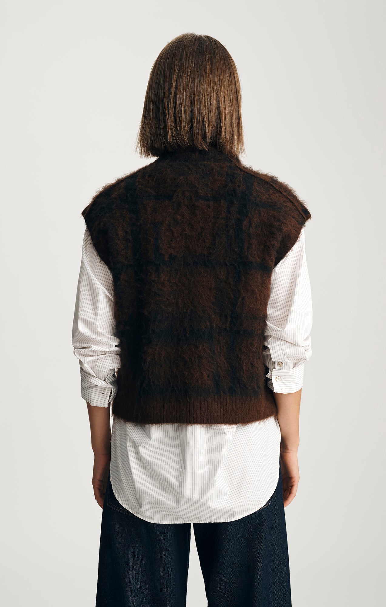 HIGH NECK SWEATER VEST IN TIRAMISU
