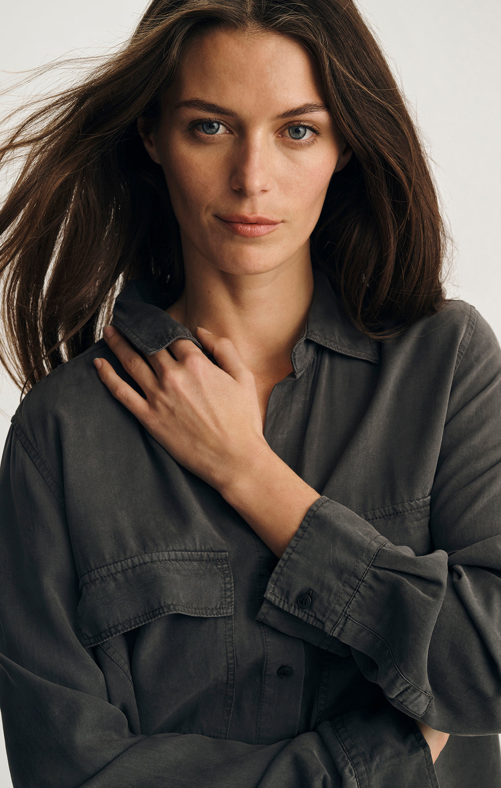 LUXE TOUCH TENCEL™ DOUBLE POCKET BUTTON-UP SHIRT IN DARK SHADOW