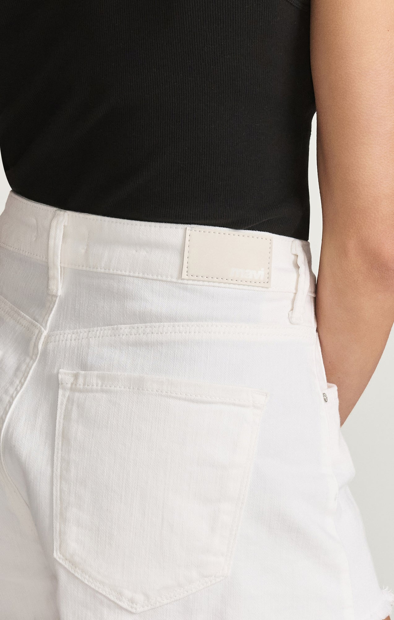 ROSIE BOYFRIEND SHORTS IN WHITE RIPPED STRETCH - Mavi Jeans