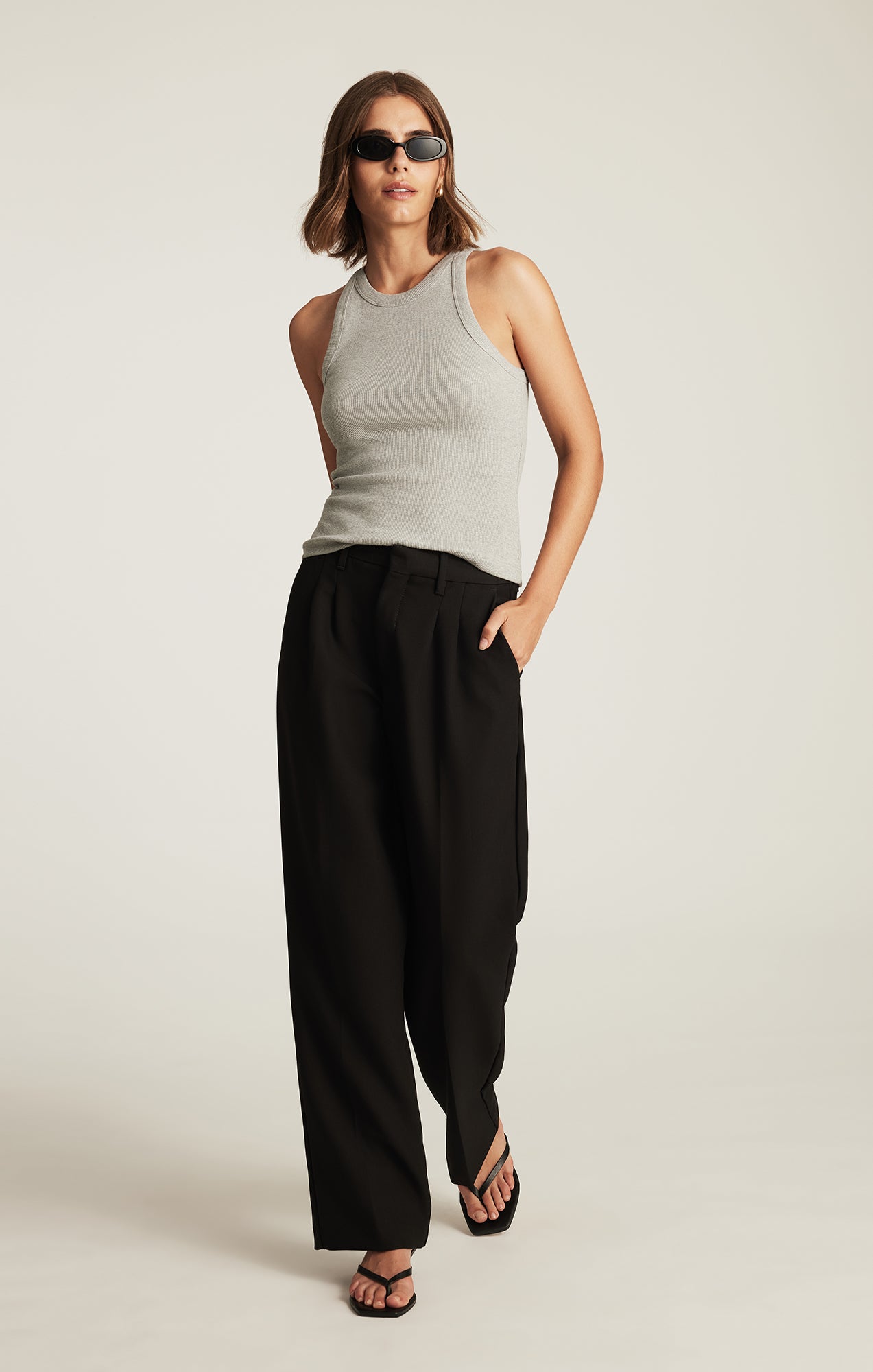 BASIC HIGH NECK TANK TOP IN LIGHT GREY MELANGE